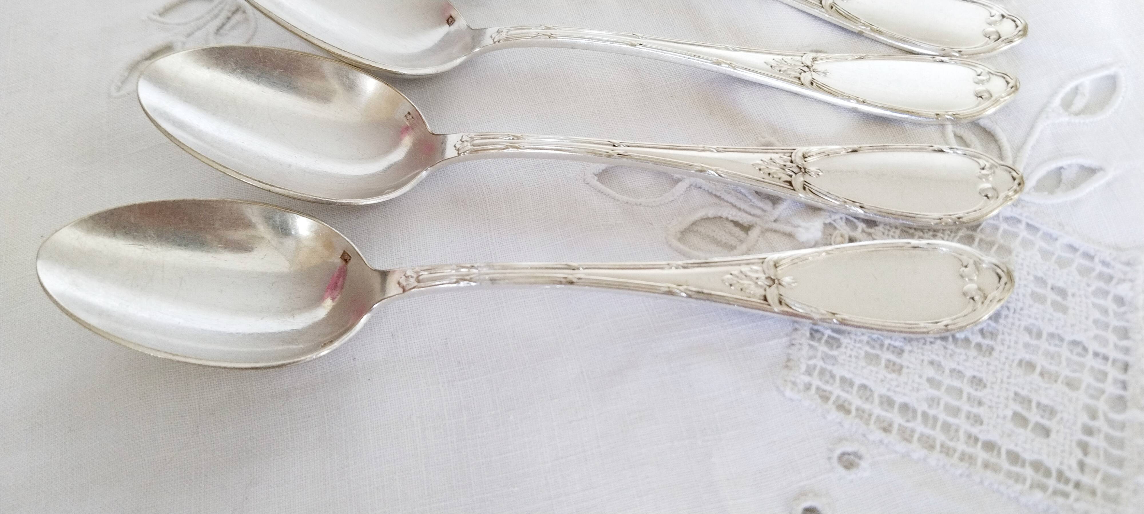 Dessert spoons, silver teaspoons, 18G