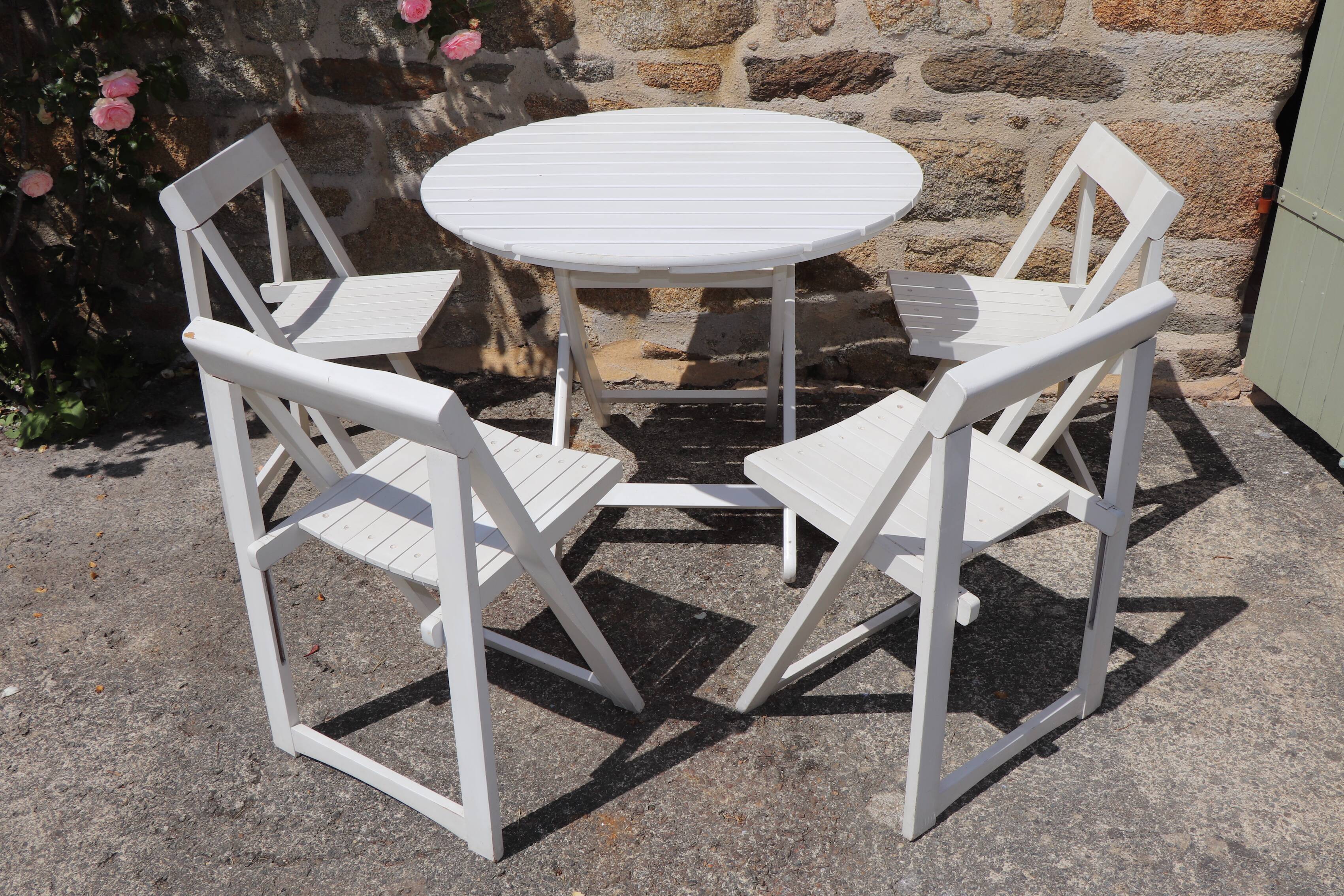 Garden furniture years 40 table and 4 chairs