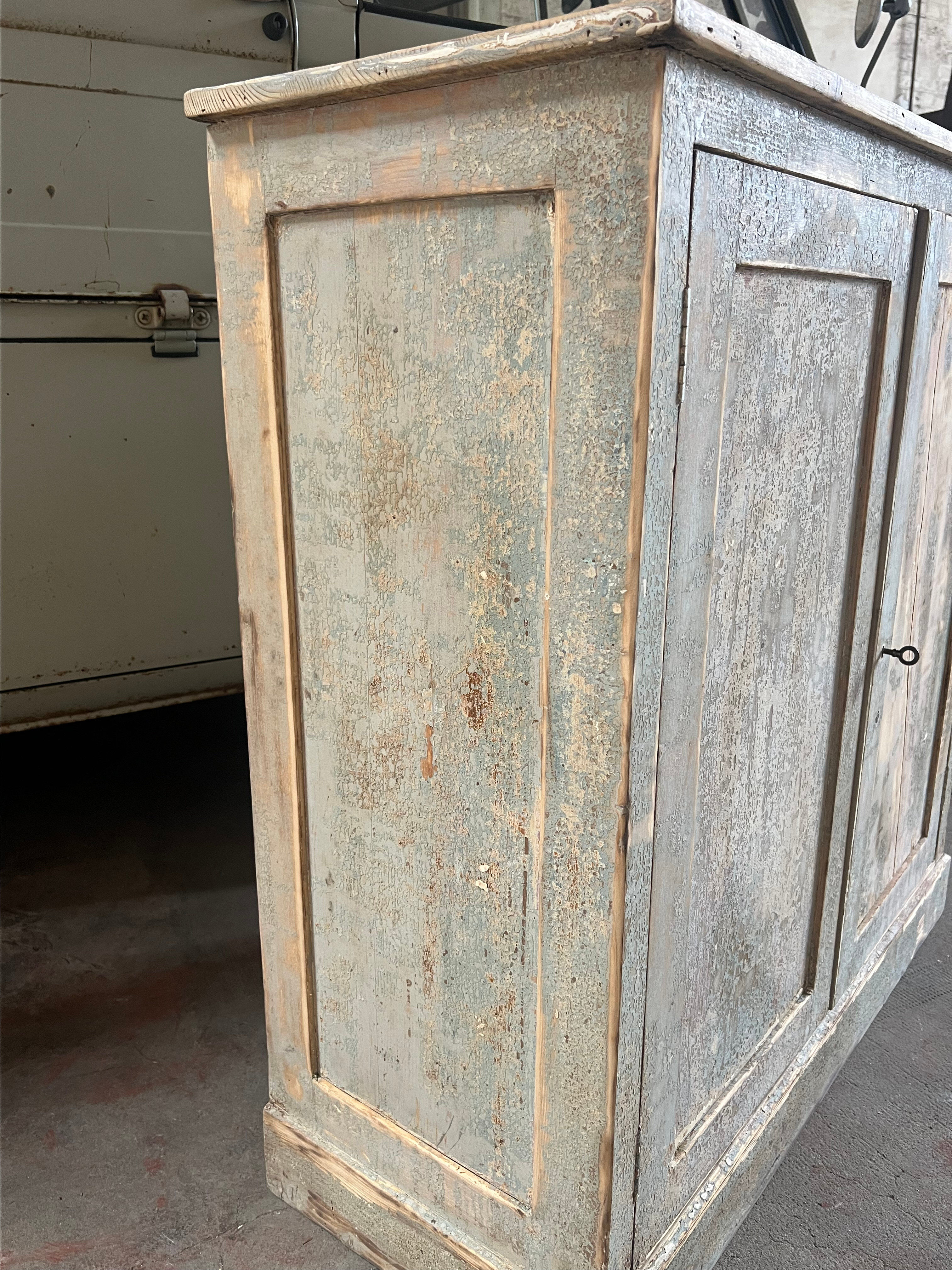 Buffet painted