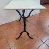 Table de bistrot piètement fonte dessus marbre