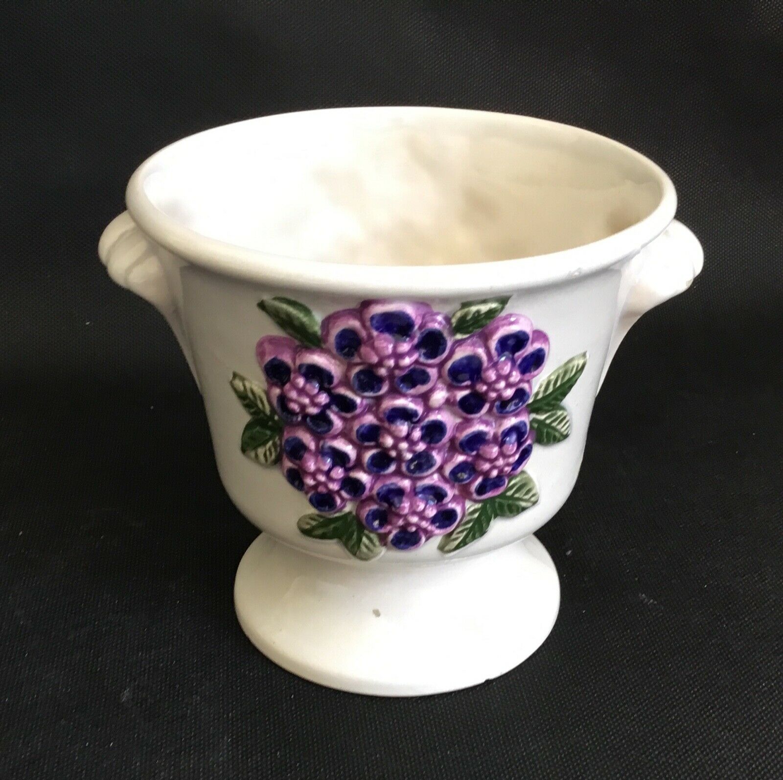 Ceramic pot holder carries purple plant Ljung Rosa suede