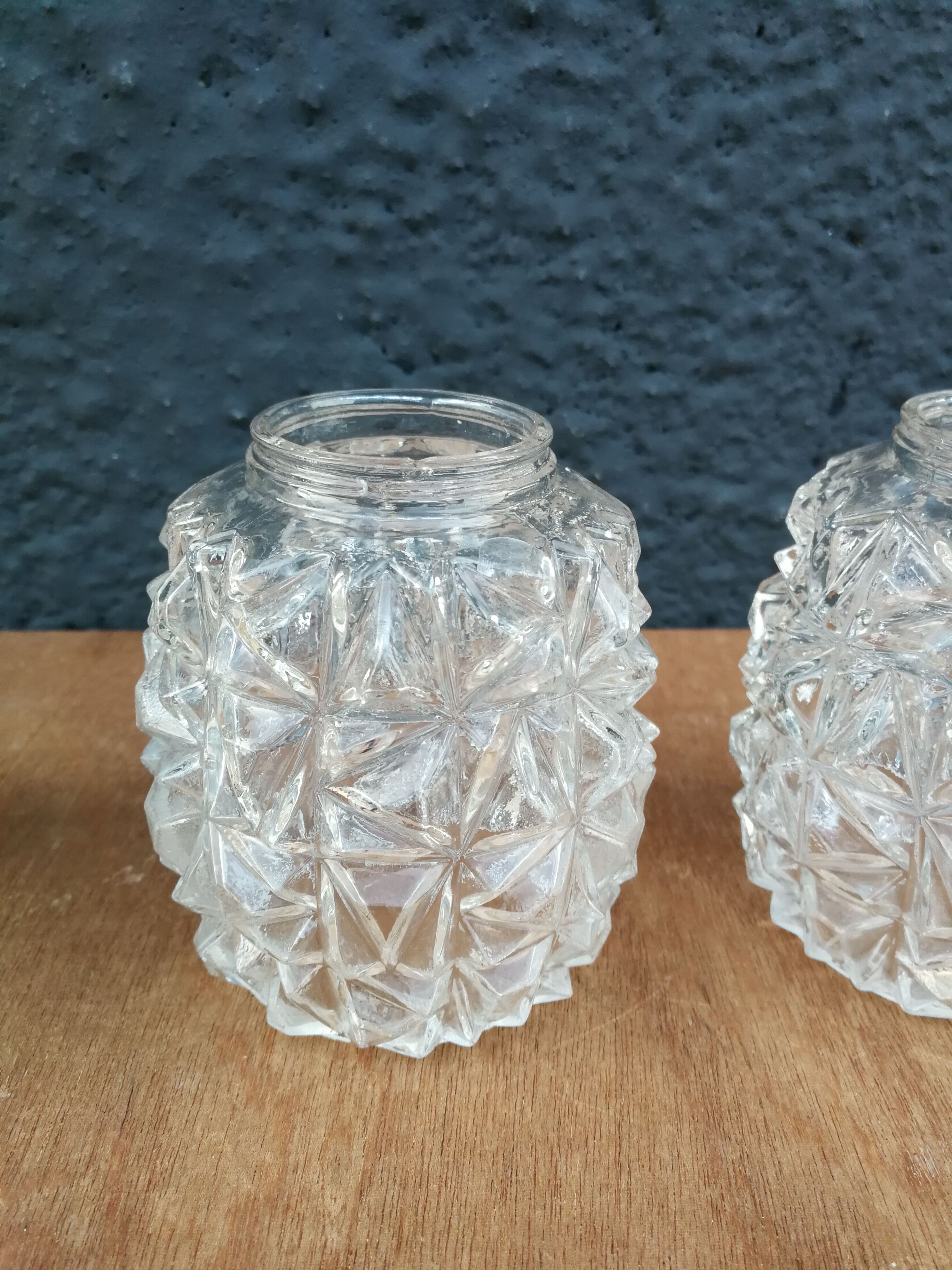 Set of 3 glass-carved glass globes for suspension