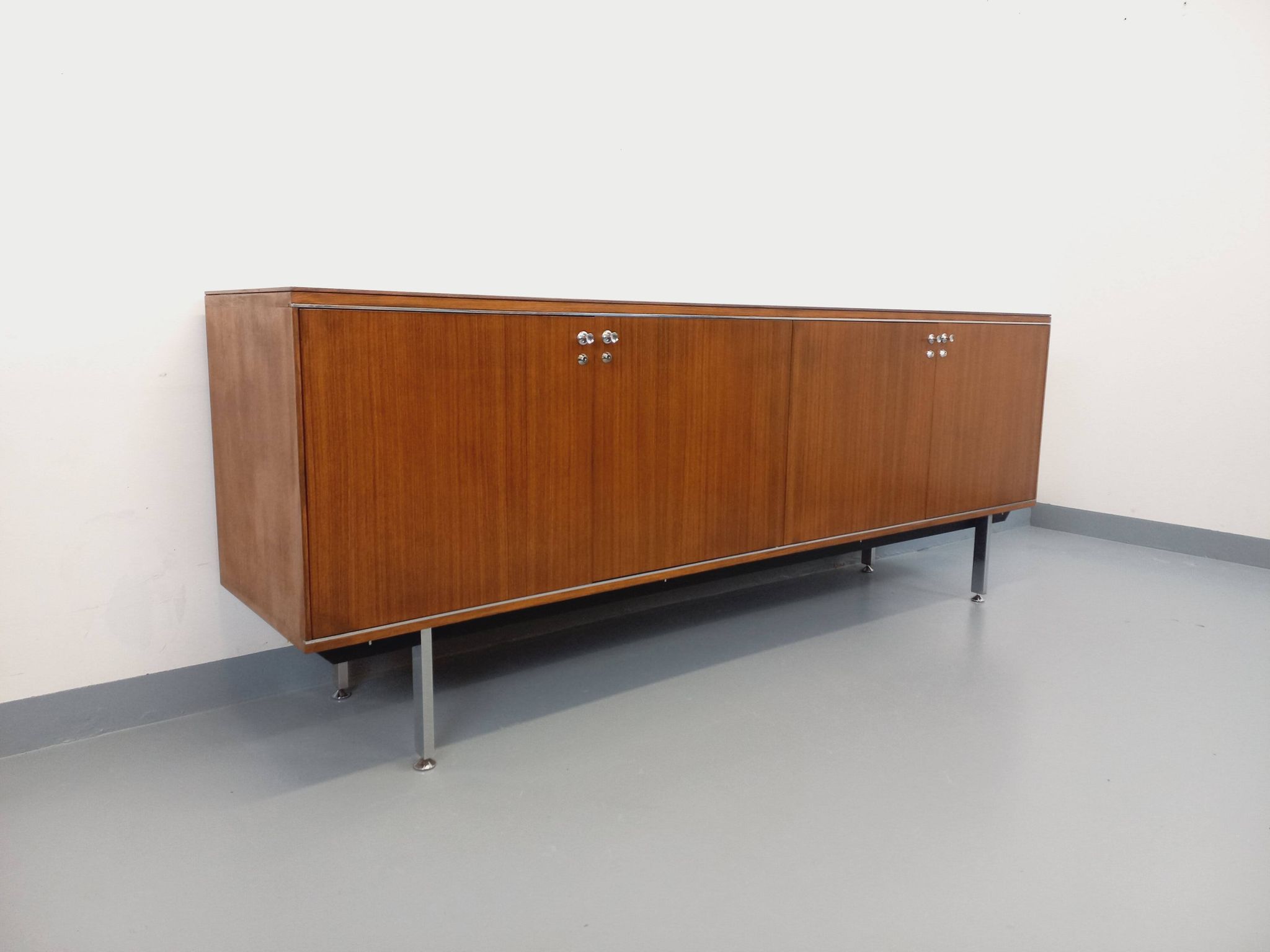 Vintage modernist enfilade in rosewood and chrome metal from the 60s and 70s.