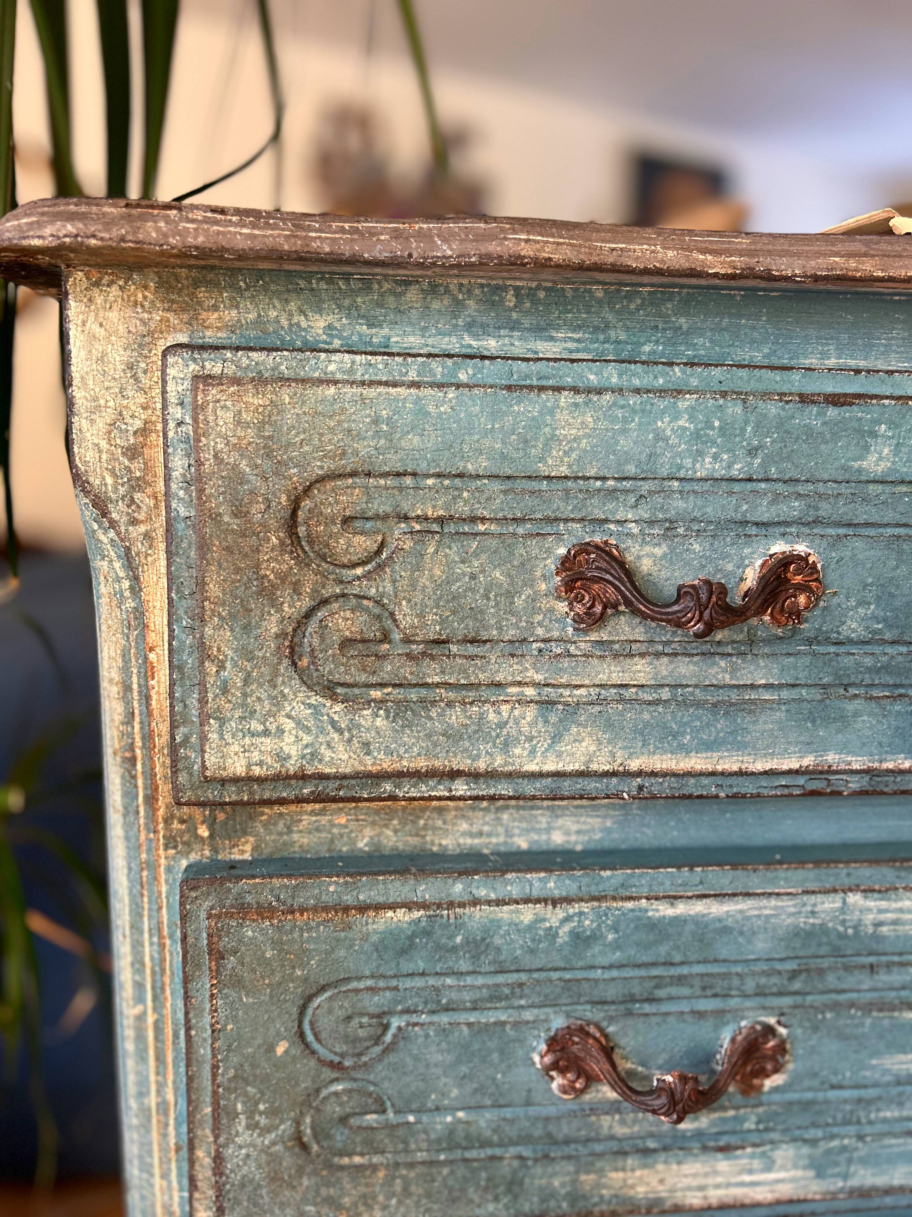 Antique commode with a patina in the Tuscan technique.
