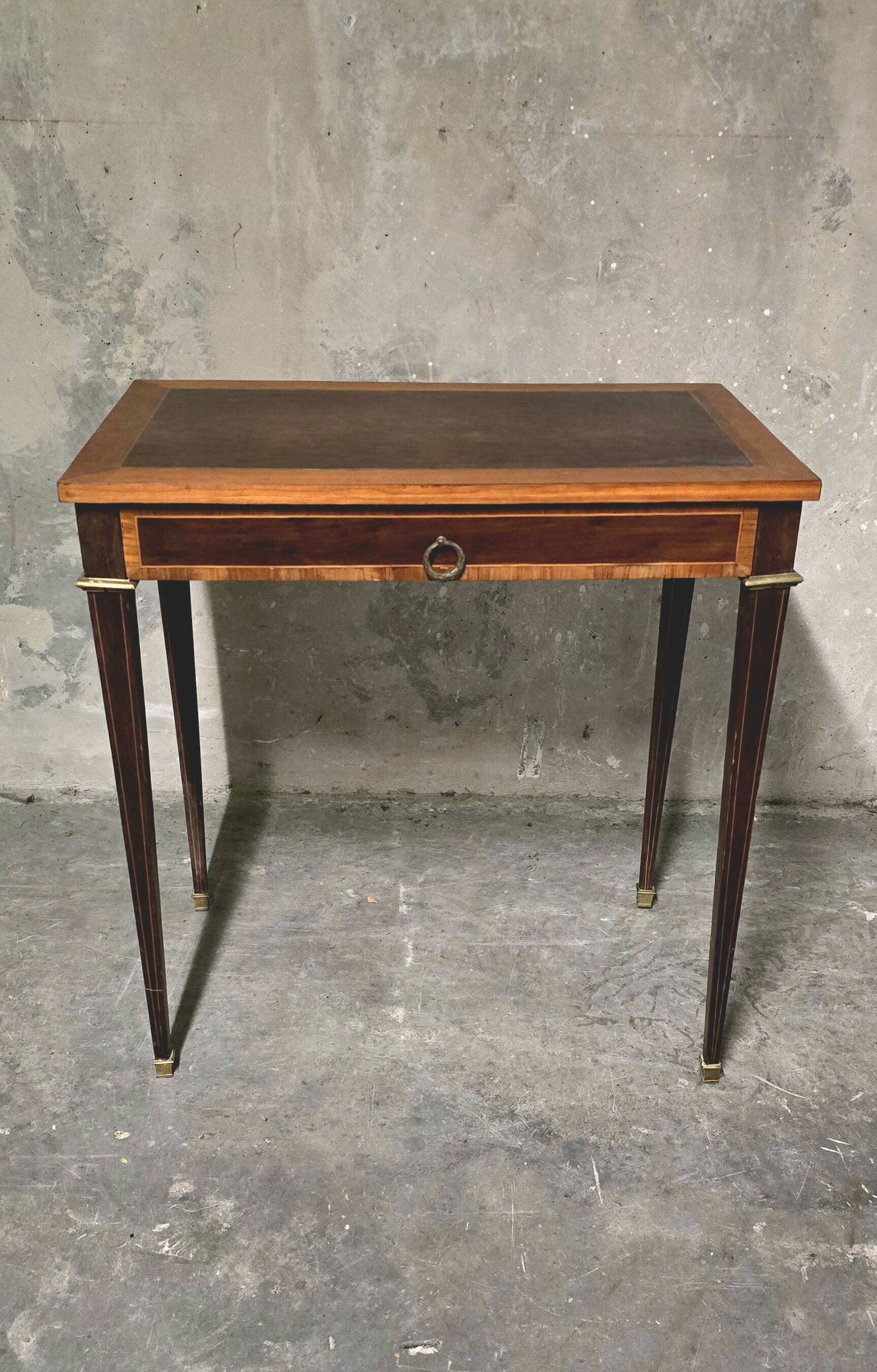 Small Louis XVI style desk in marquetry.