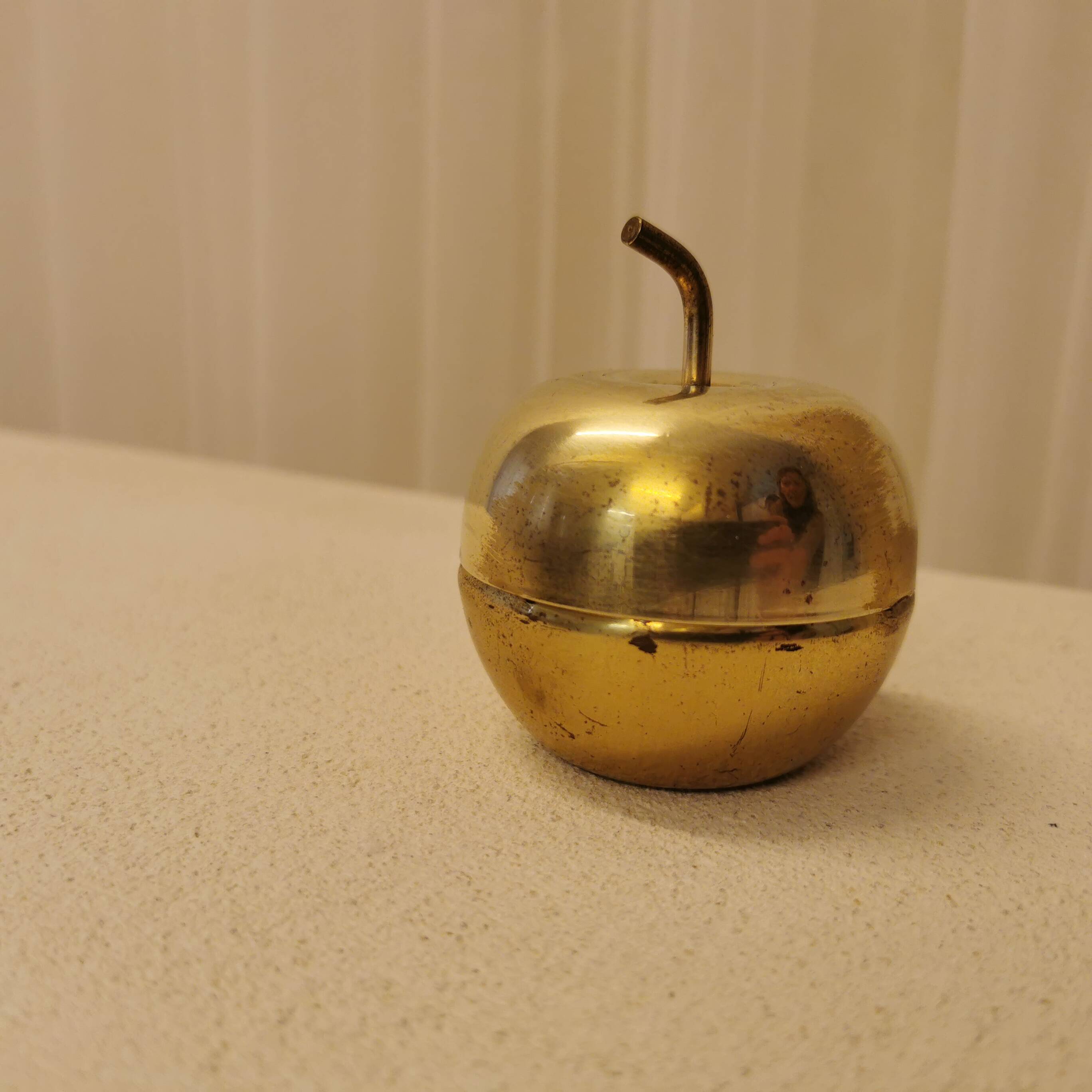Small apple-shaped candy box