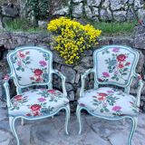 Paire de fauteuils Cabriolets en bois peint de style Louis XV époque XIXeme siècle