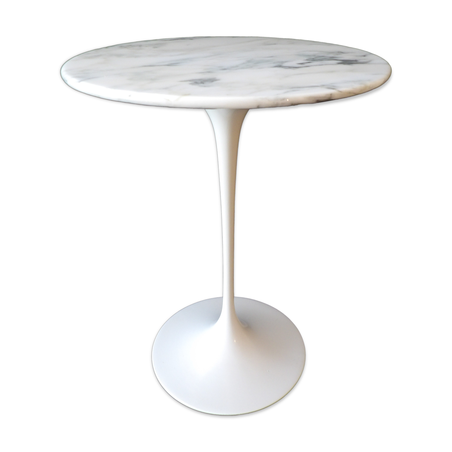 Tulip side table by Eero Saarinen for Knoll International