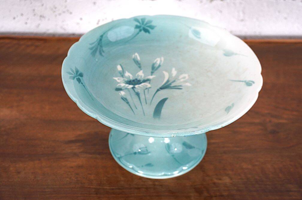 Old Keller and Guérin Luneville fruit bowl with floral decoration