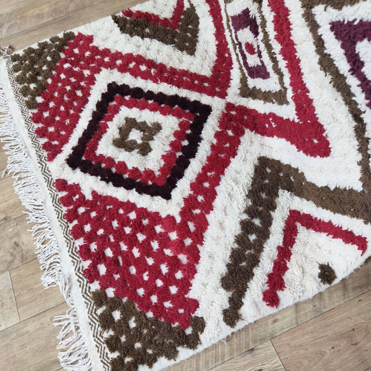 Handmade moroccan berber rug 254 x 136 cm