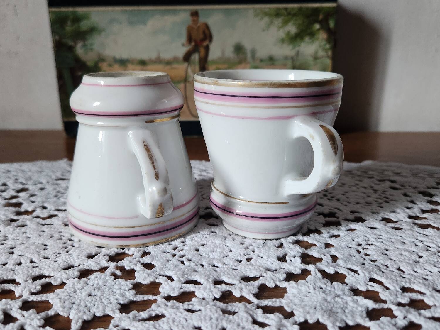 2 tasses à café Brulot de barware lourd taille demi-tasse de la fin des années 1800. Ustensiles blancs expresso Kitchenalia. Bistrot français rustique