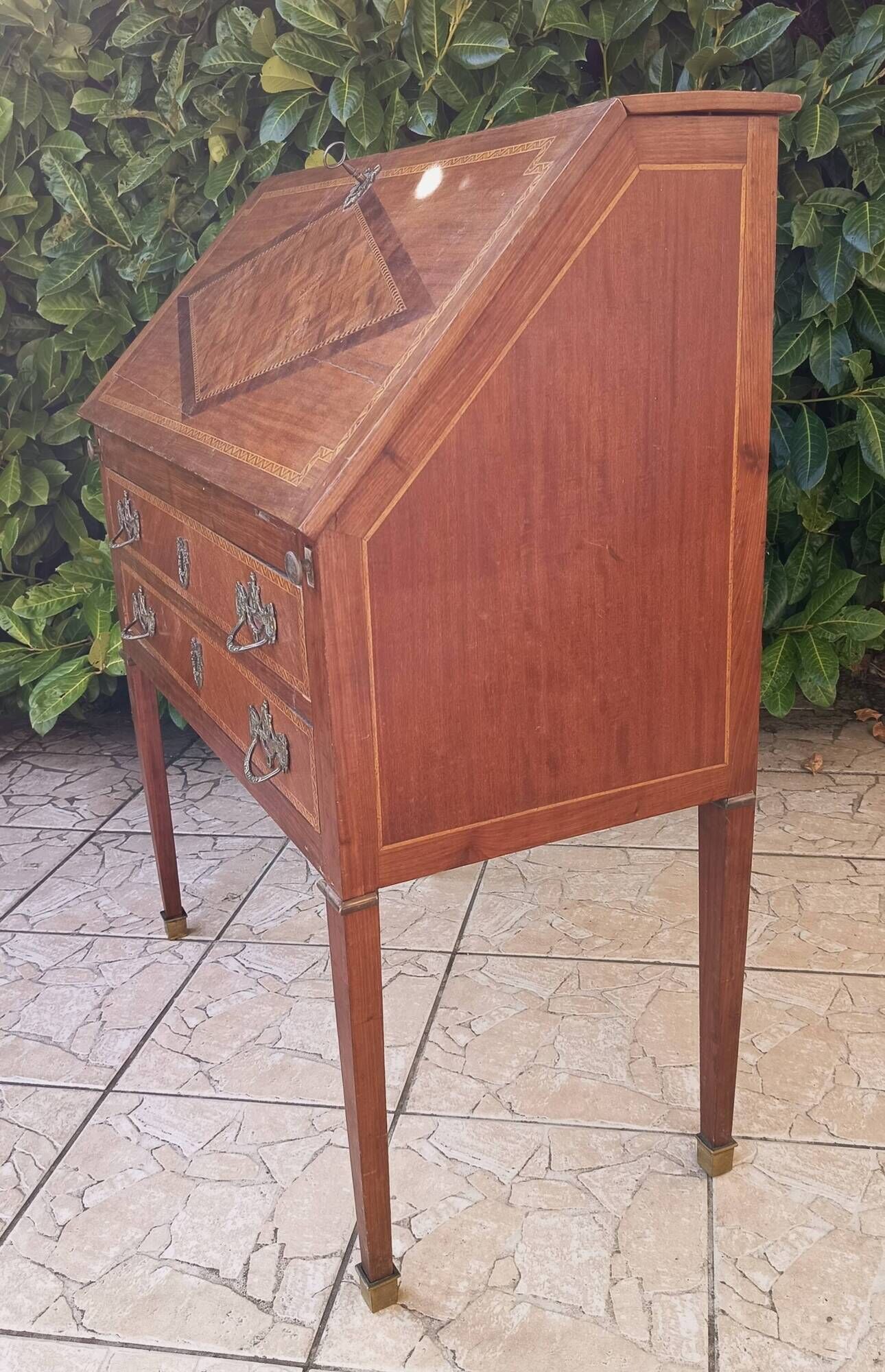 Scriban style English in mahogany.