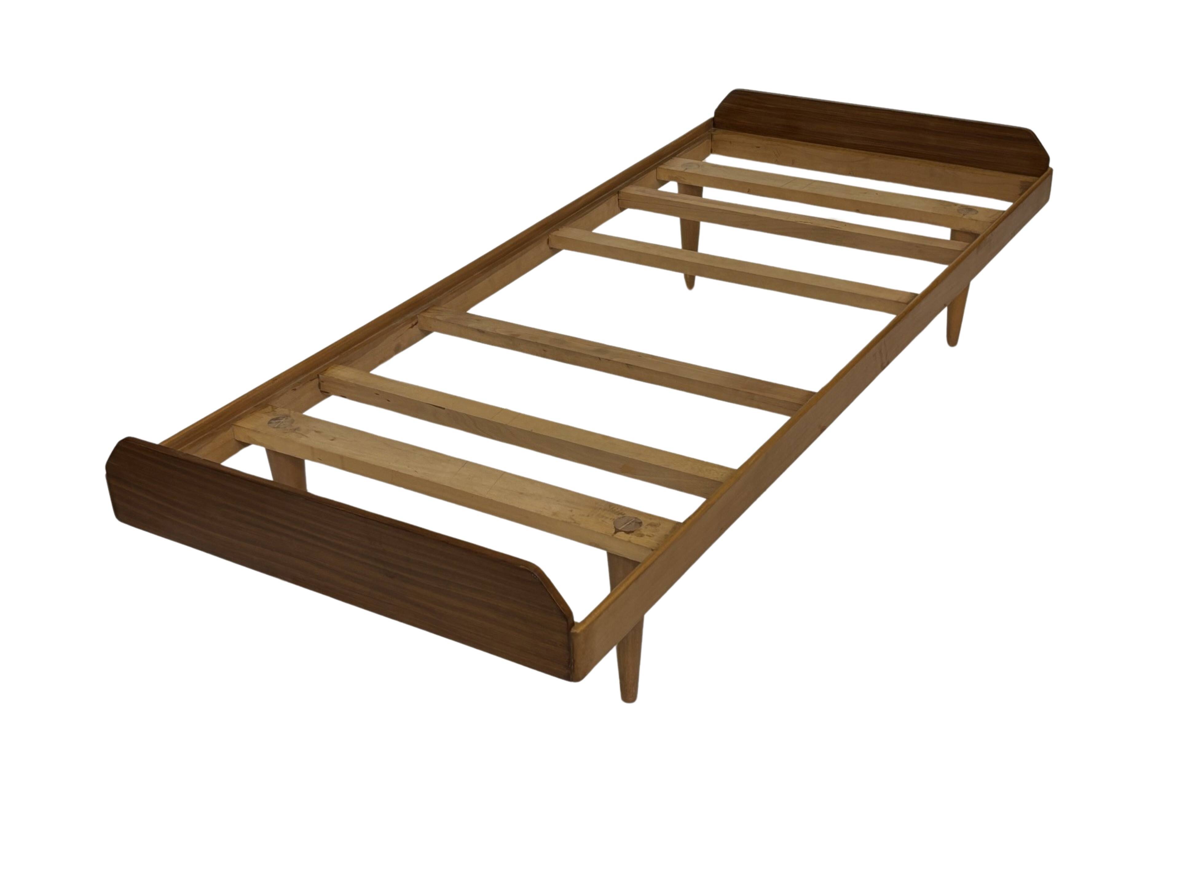 Vintage daybed 1960s minimalist design in Teak wood