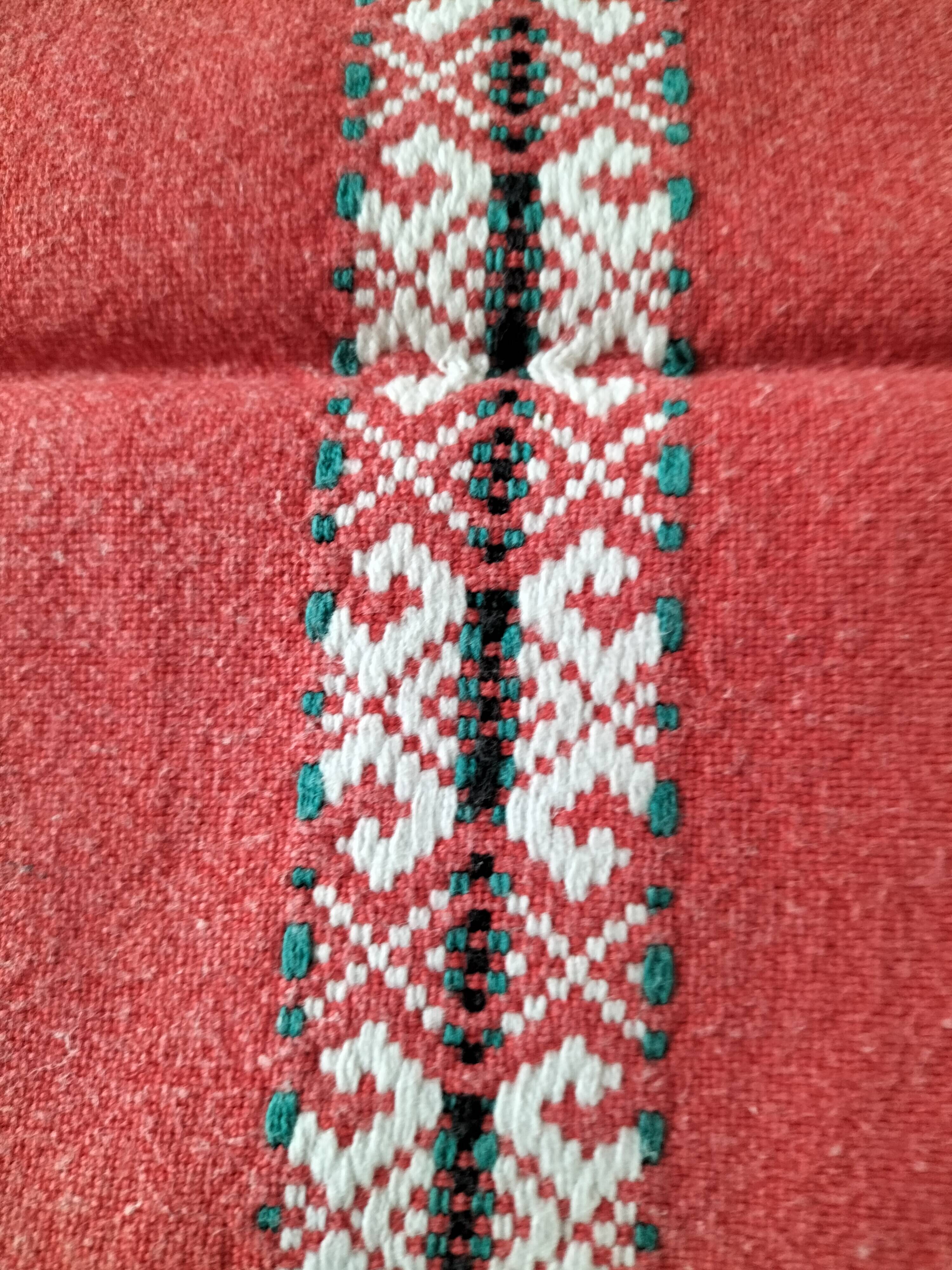 Tablecloth and 12 vintage cotton Basque-style napkins.