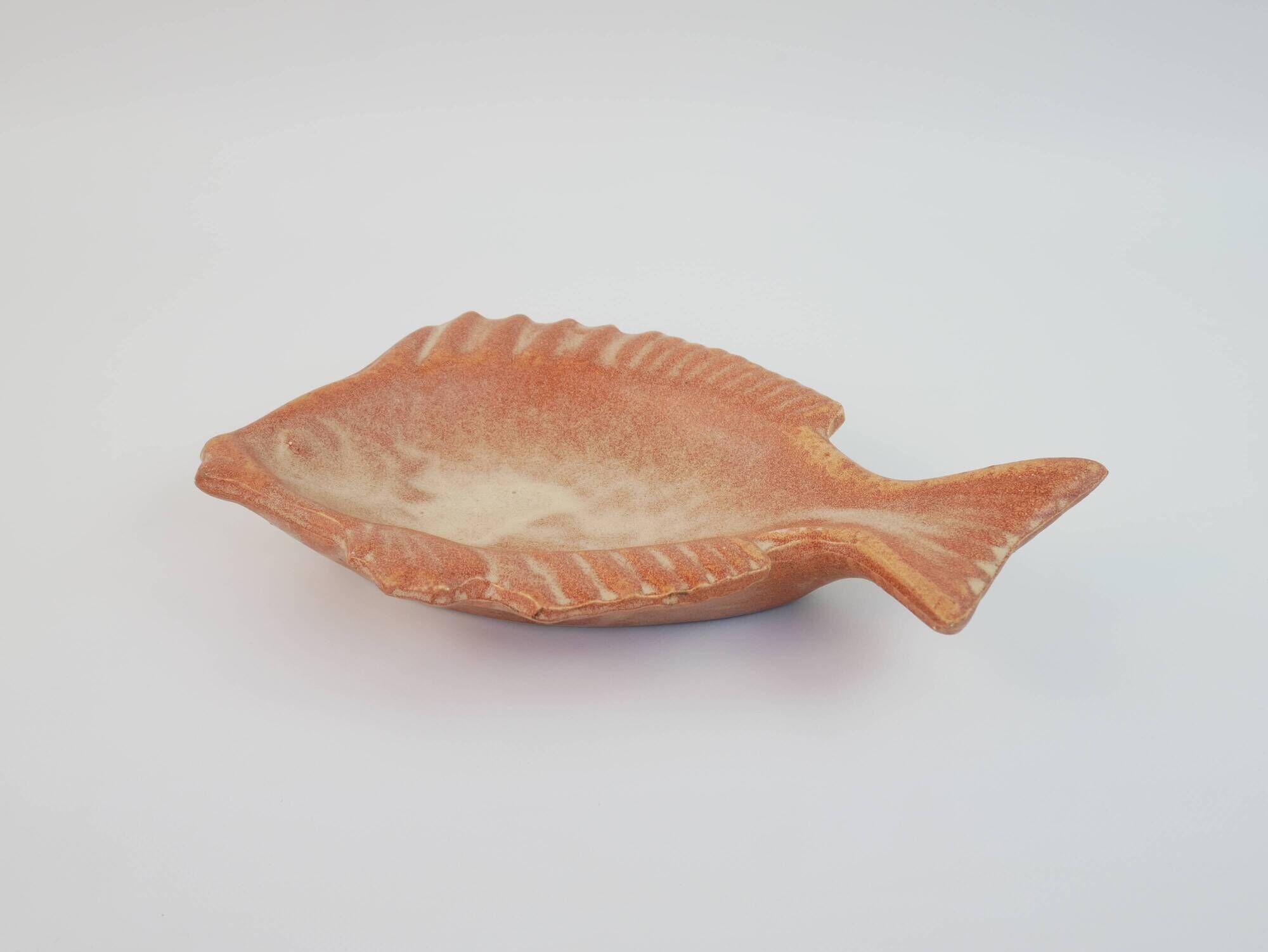 Plat poisson vintage en céramique de couleur terracotta