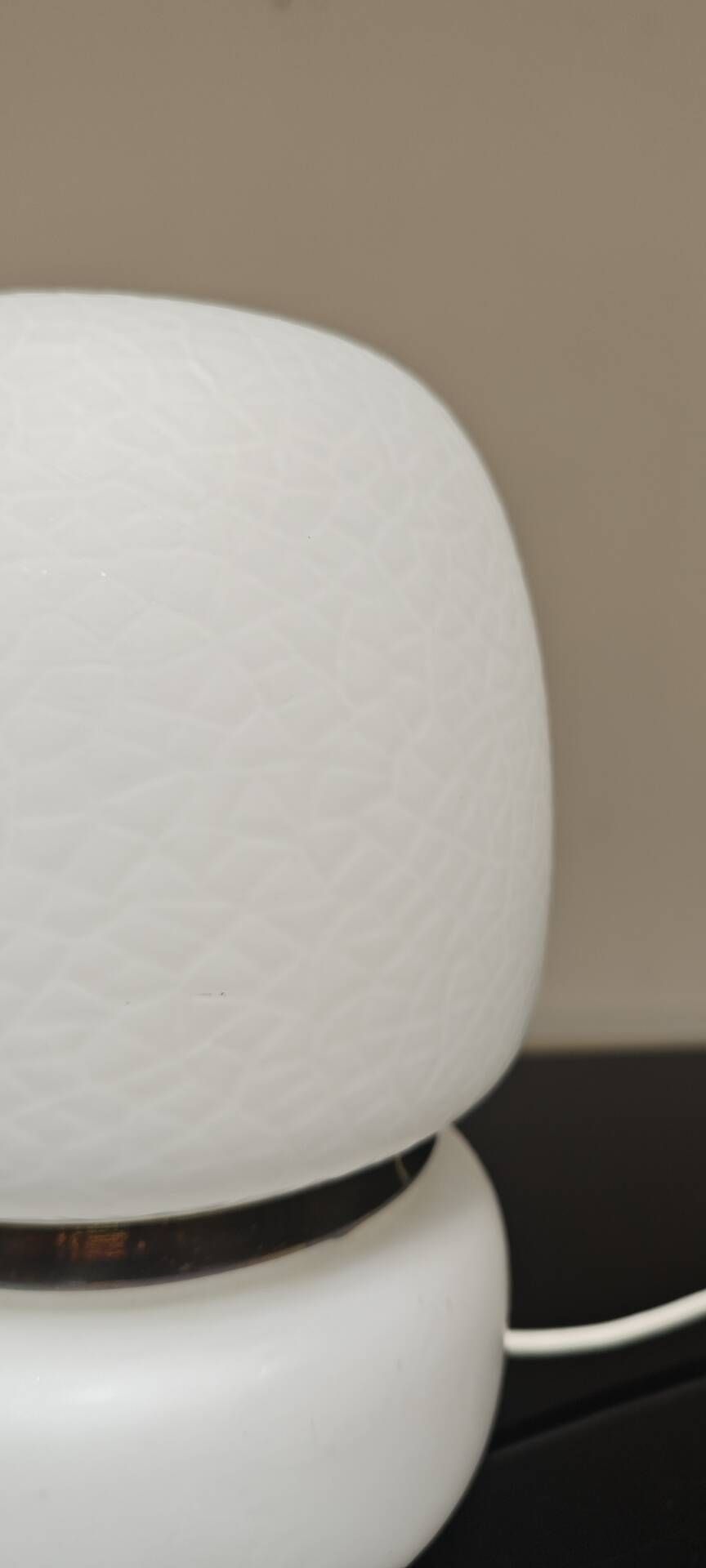 Lampe a poser tchèque en opaline blanche et laiton 1960