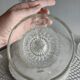 Pichet en verre moulé