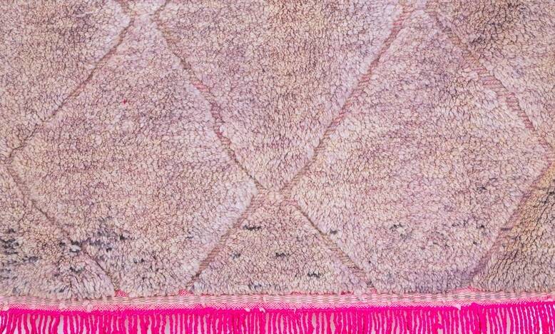 Beni Ouarain Berber rug pink 150 x 110 cm