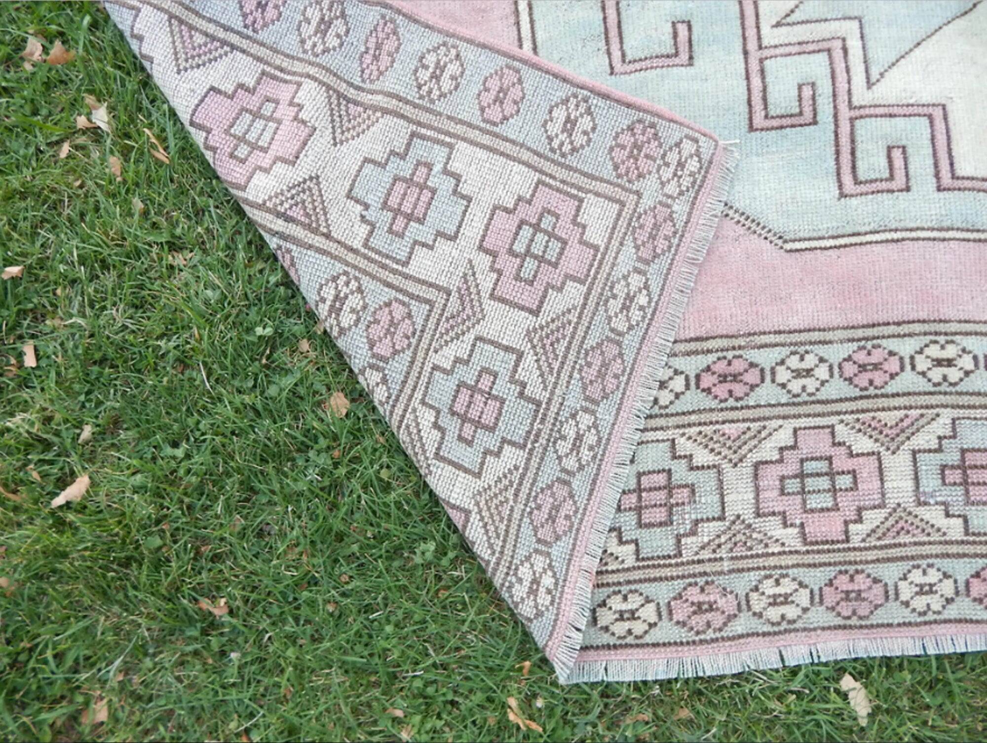 Vintage handmade Turkish rug 215x320 cm