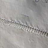 Drape 2 places JP sunflowers and pastilles.