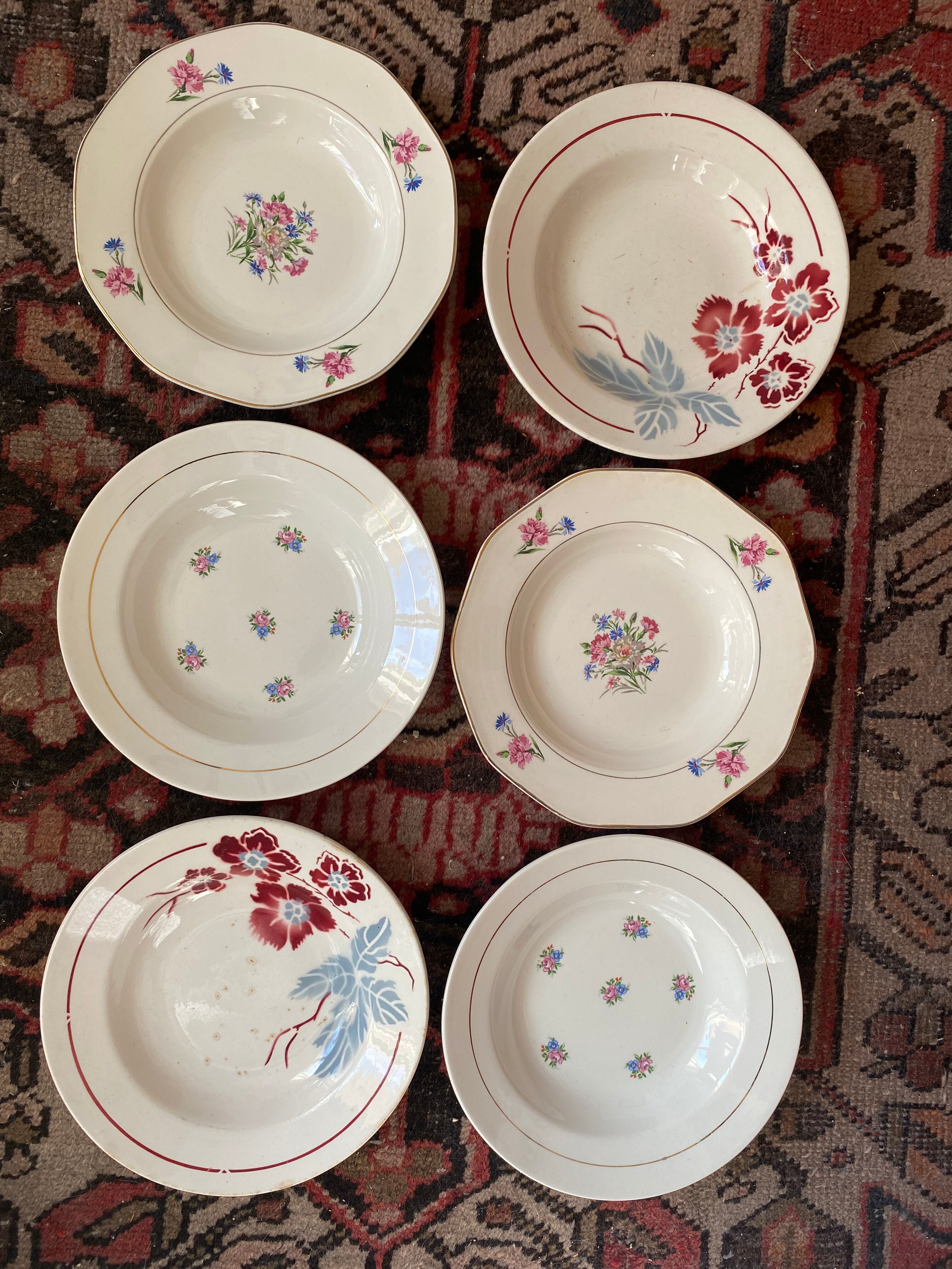 6 old and flowery hollow plates.