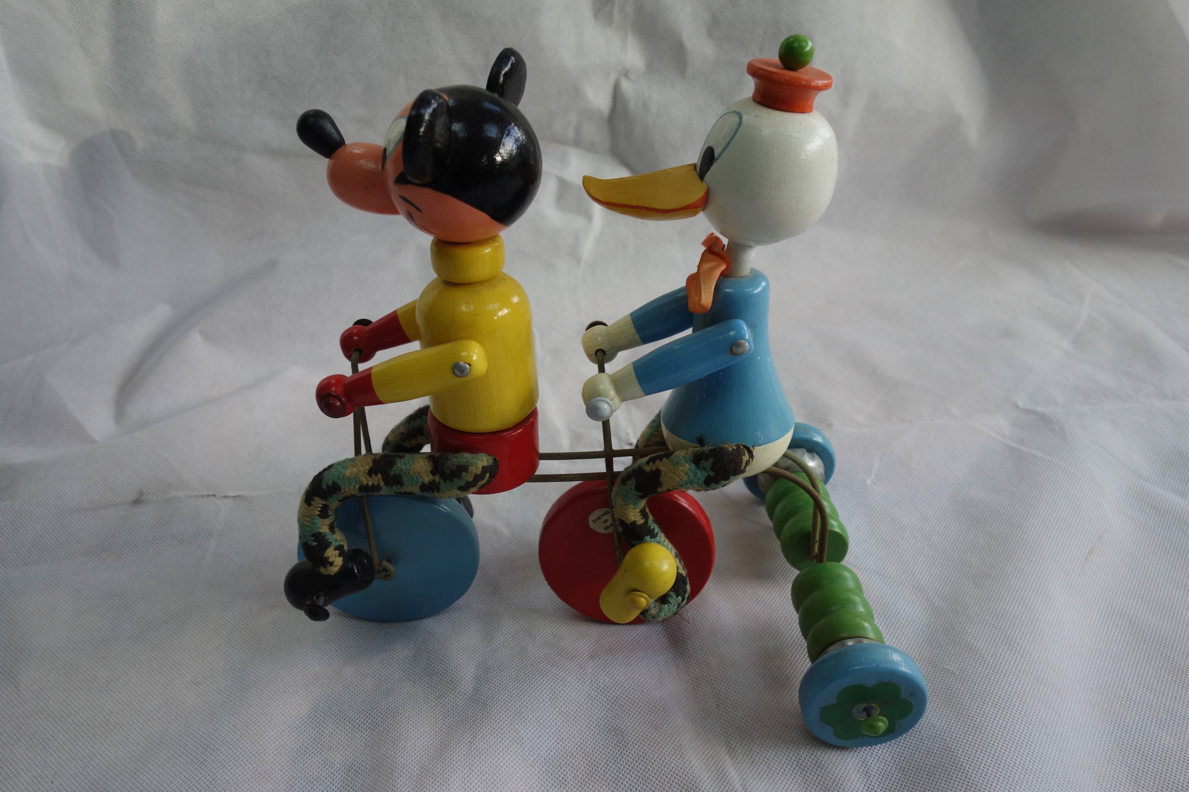 Old toy to shoot Donald and Mickey