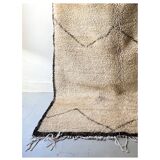 Large ancient Berber rug in ecru and black, 100% pure virgin wool.