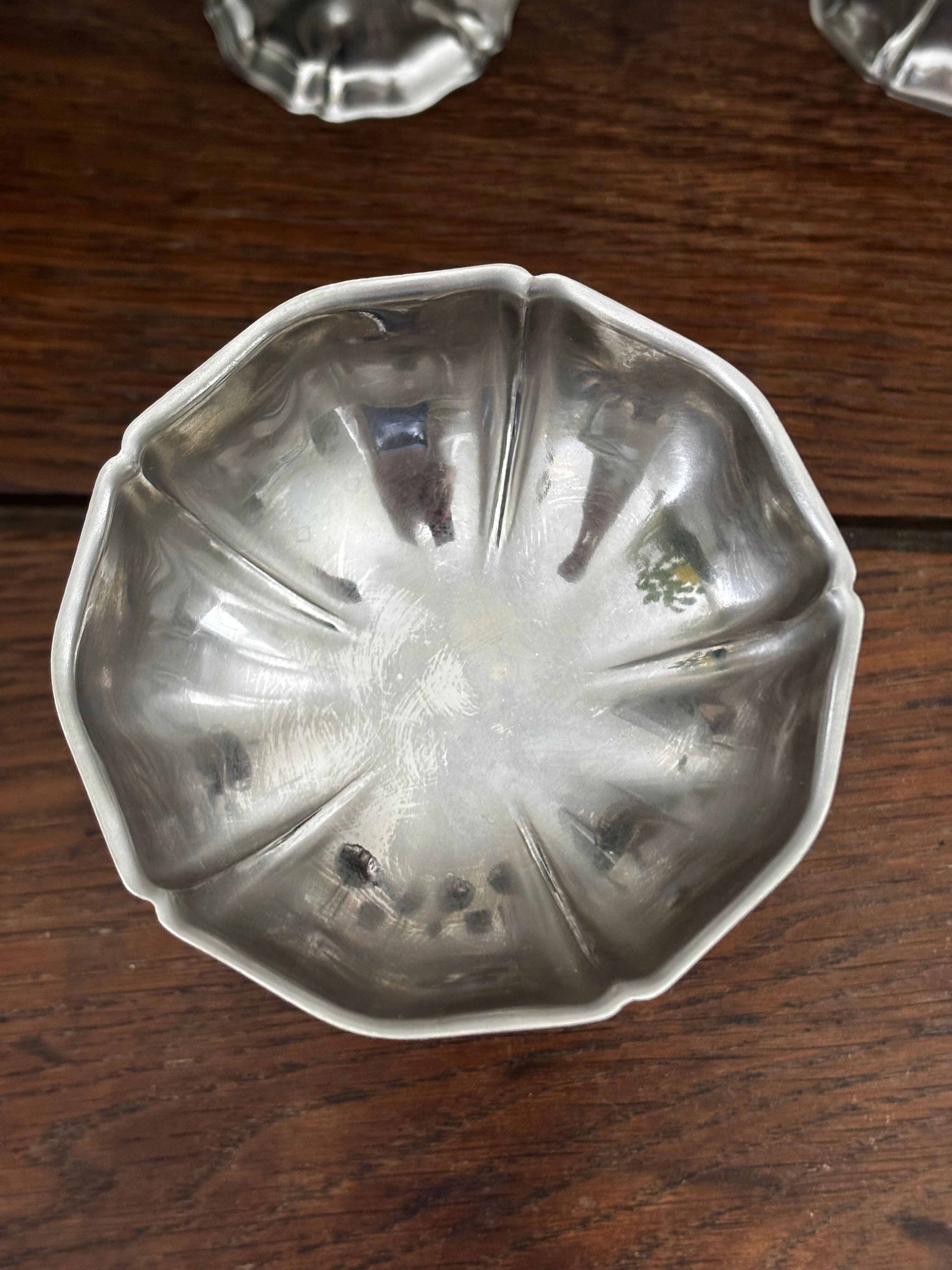 Lot de 8 coupes à glace en inox finement ciselées