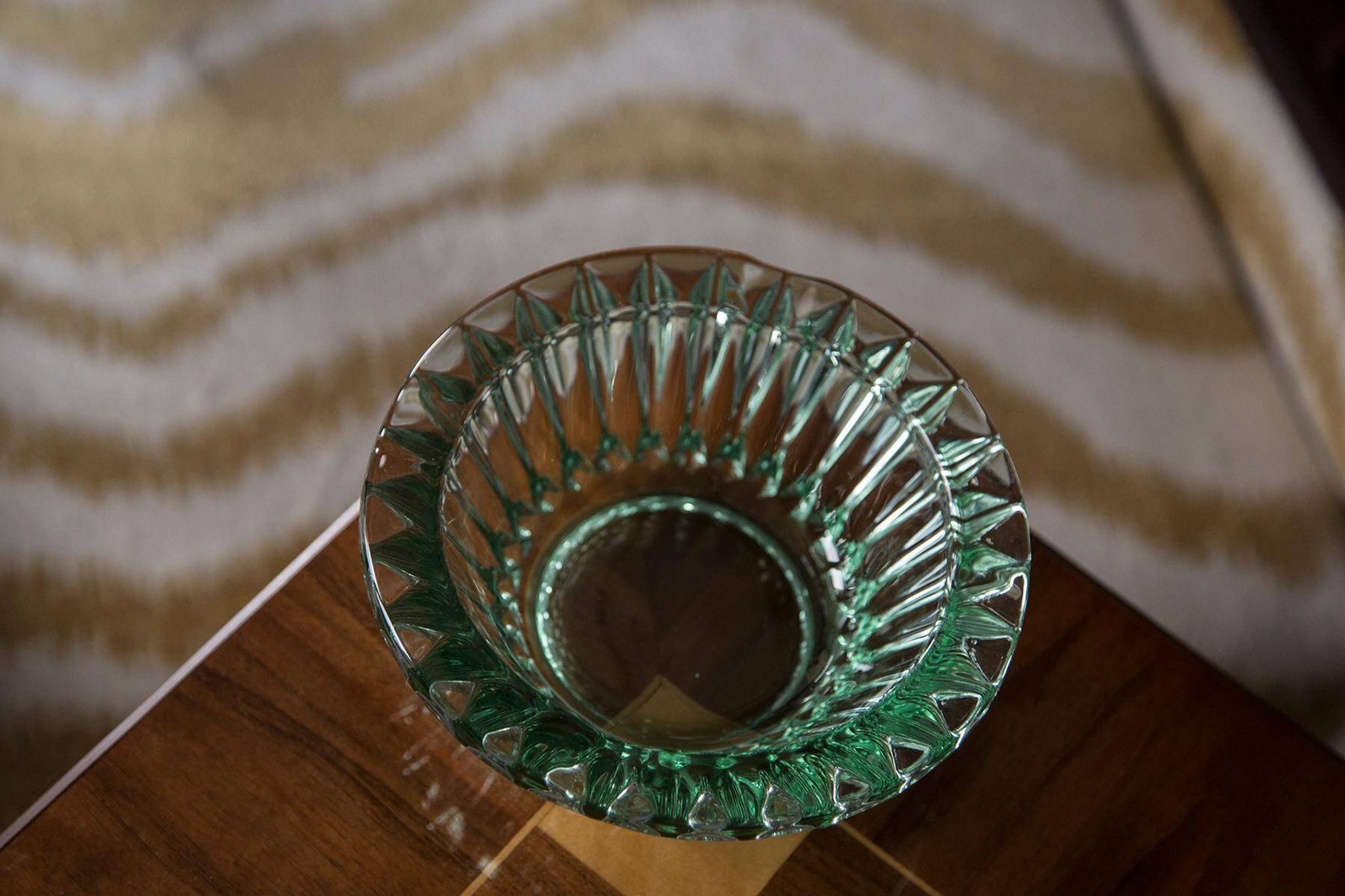 Green crystal glass bowl ashtray, mid-century, Italy, 1970s.