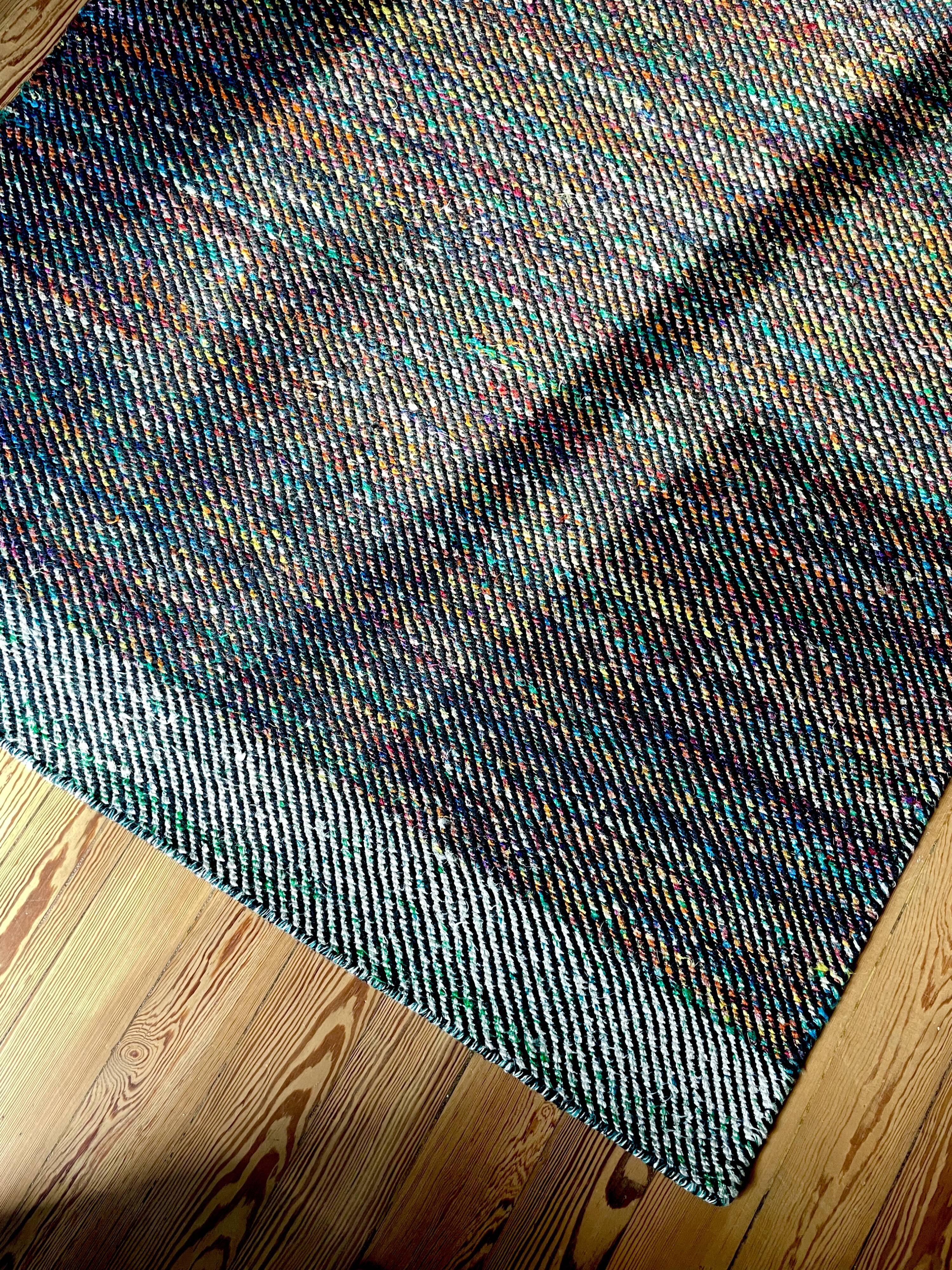 Wool and silk carpets 123 x 180 cm