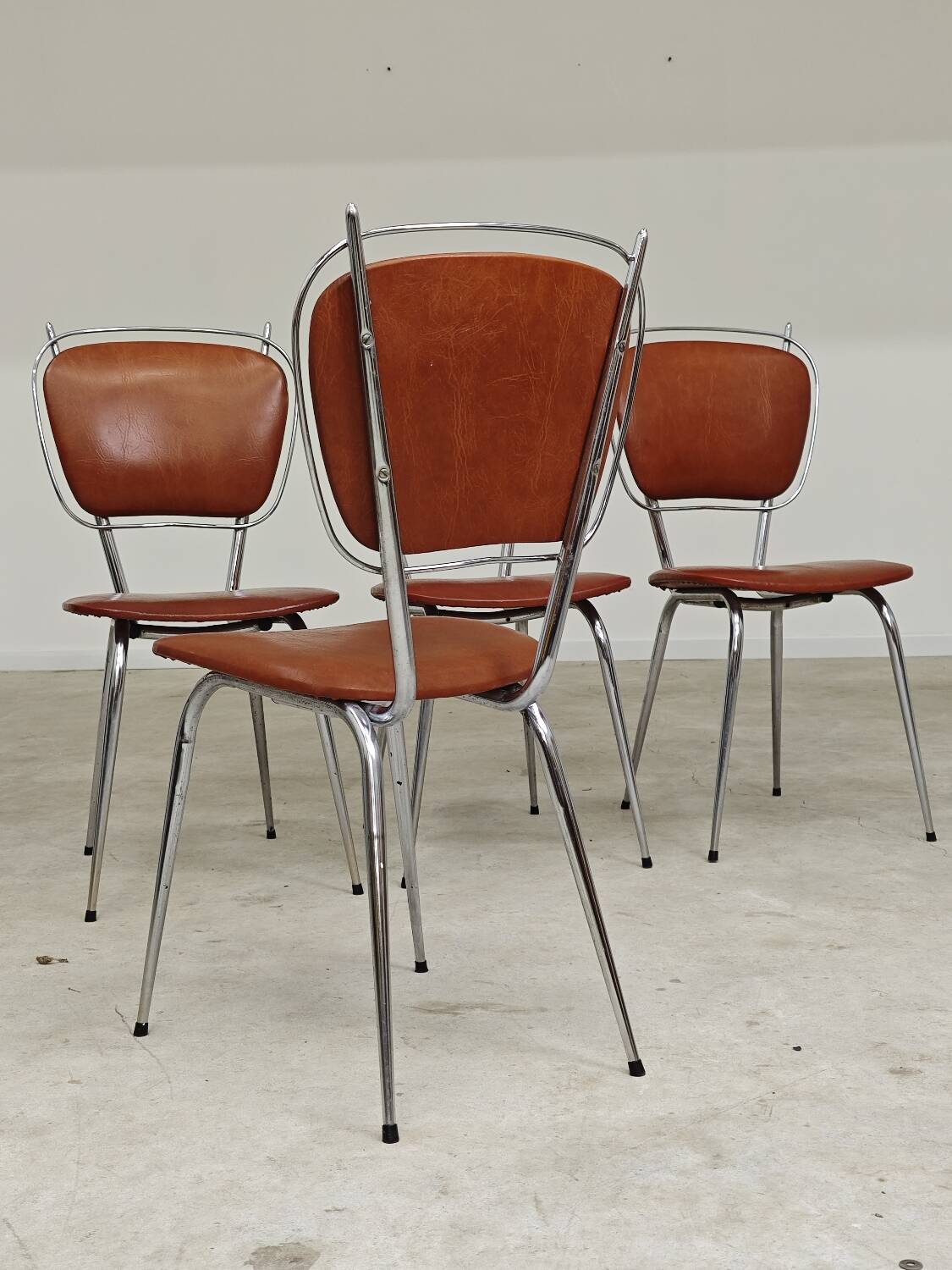 Set of 4 French chairs in camel brown imitation leather and chrome 1960