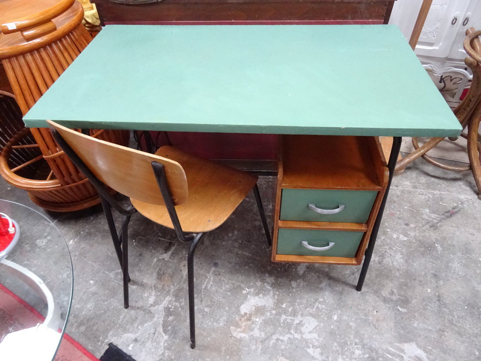 Desk hanging drawers and chair