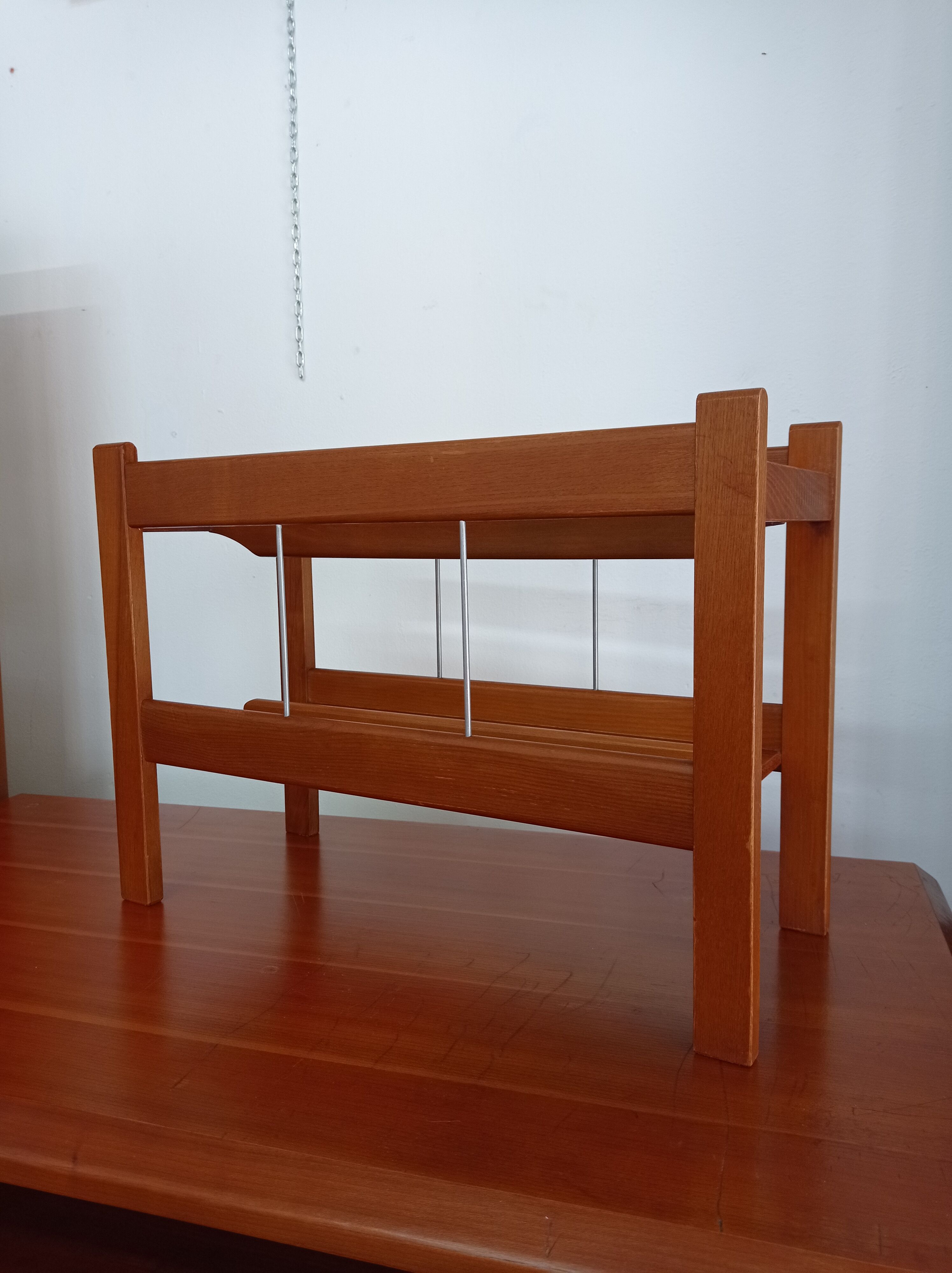 Scandinavian magazine holder