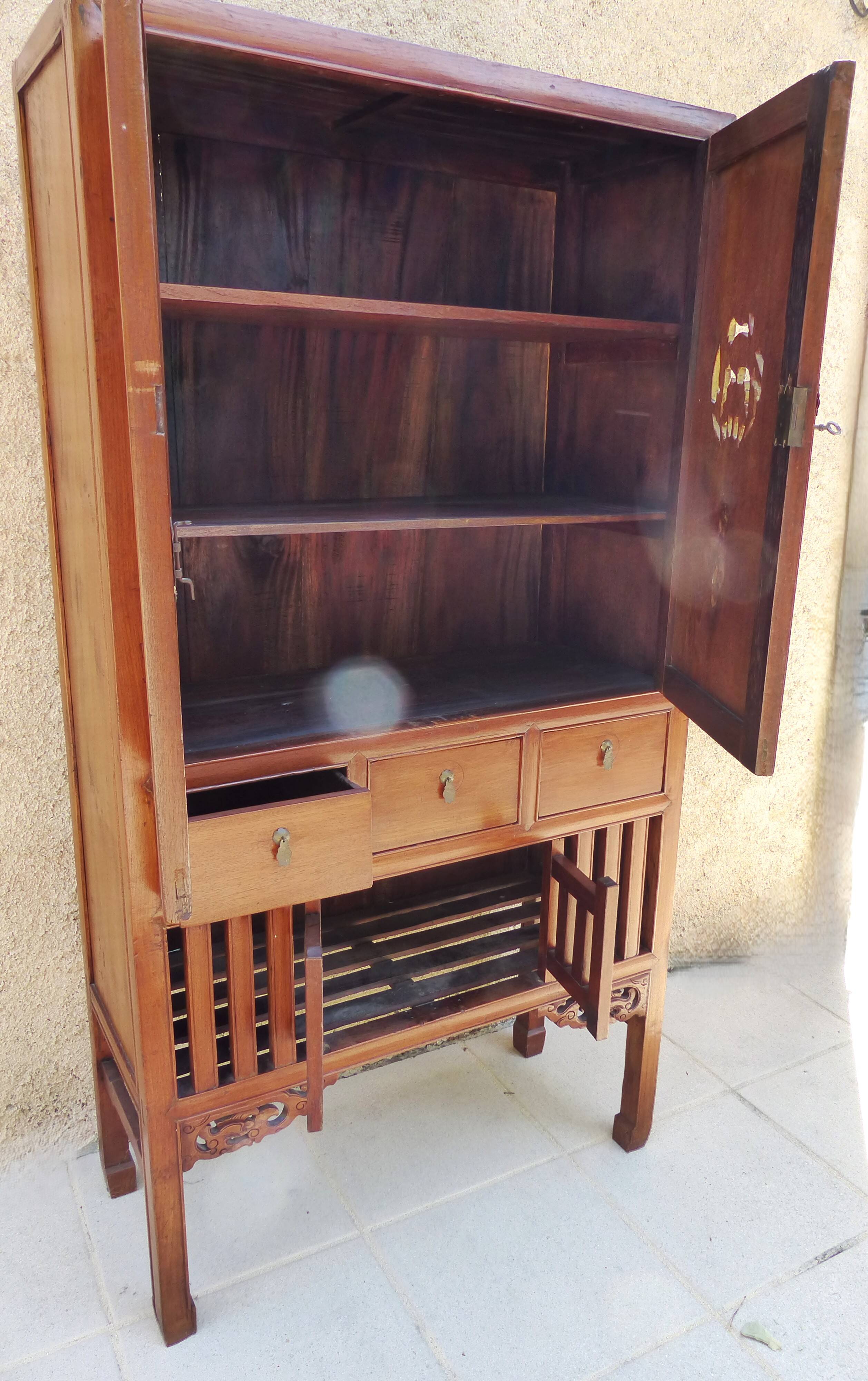 Antique Asian wardrobe in solid wood – Indonesia / Java
