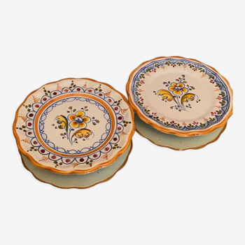 Pair of Talavera earthenware plates with floral decoration