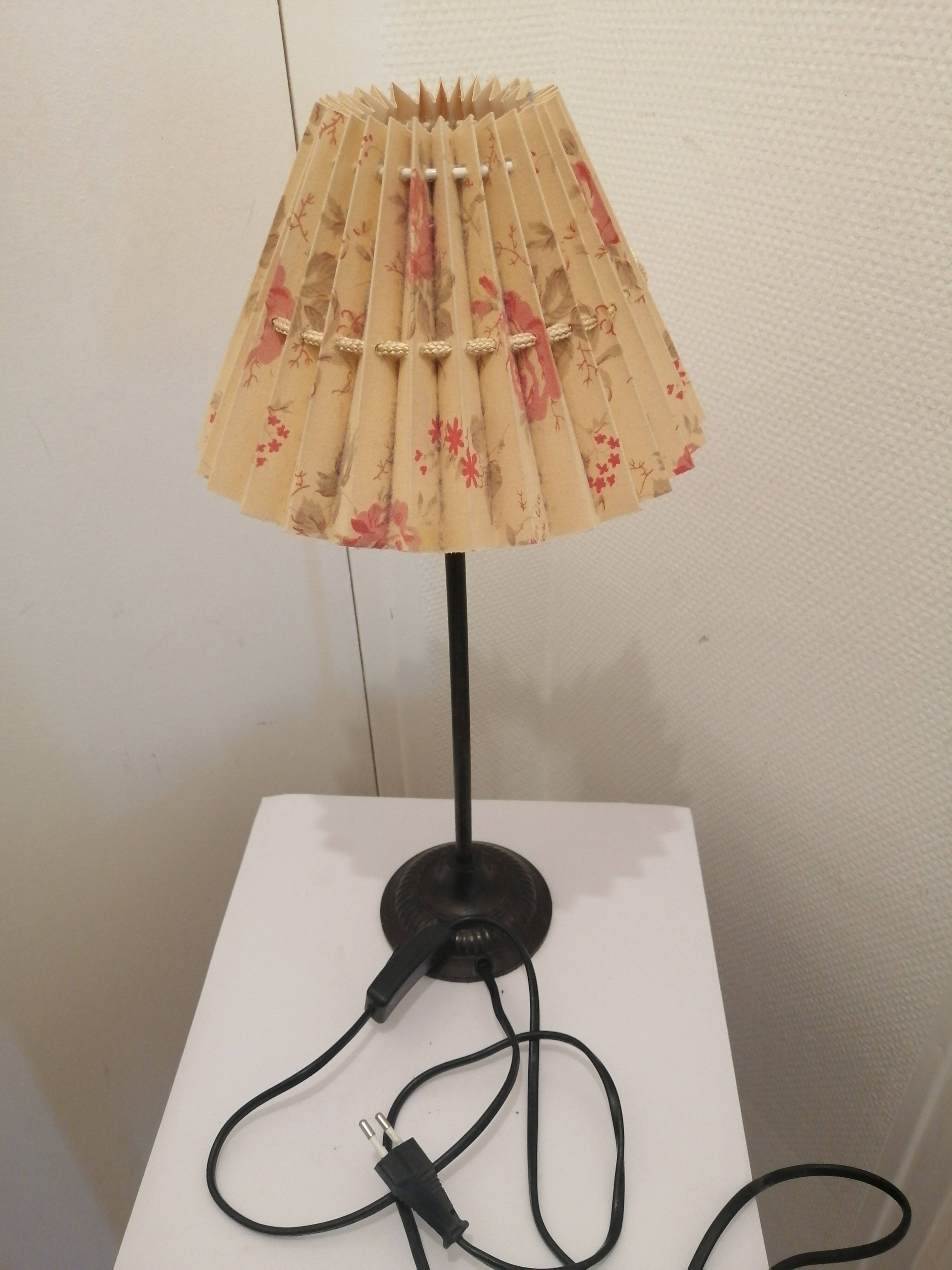 Vintage or other vintage footbed lamp