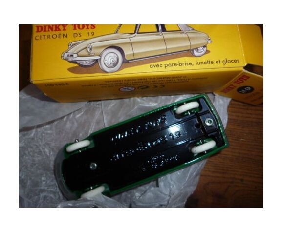 Miniature car Citroën DS 19