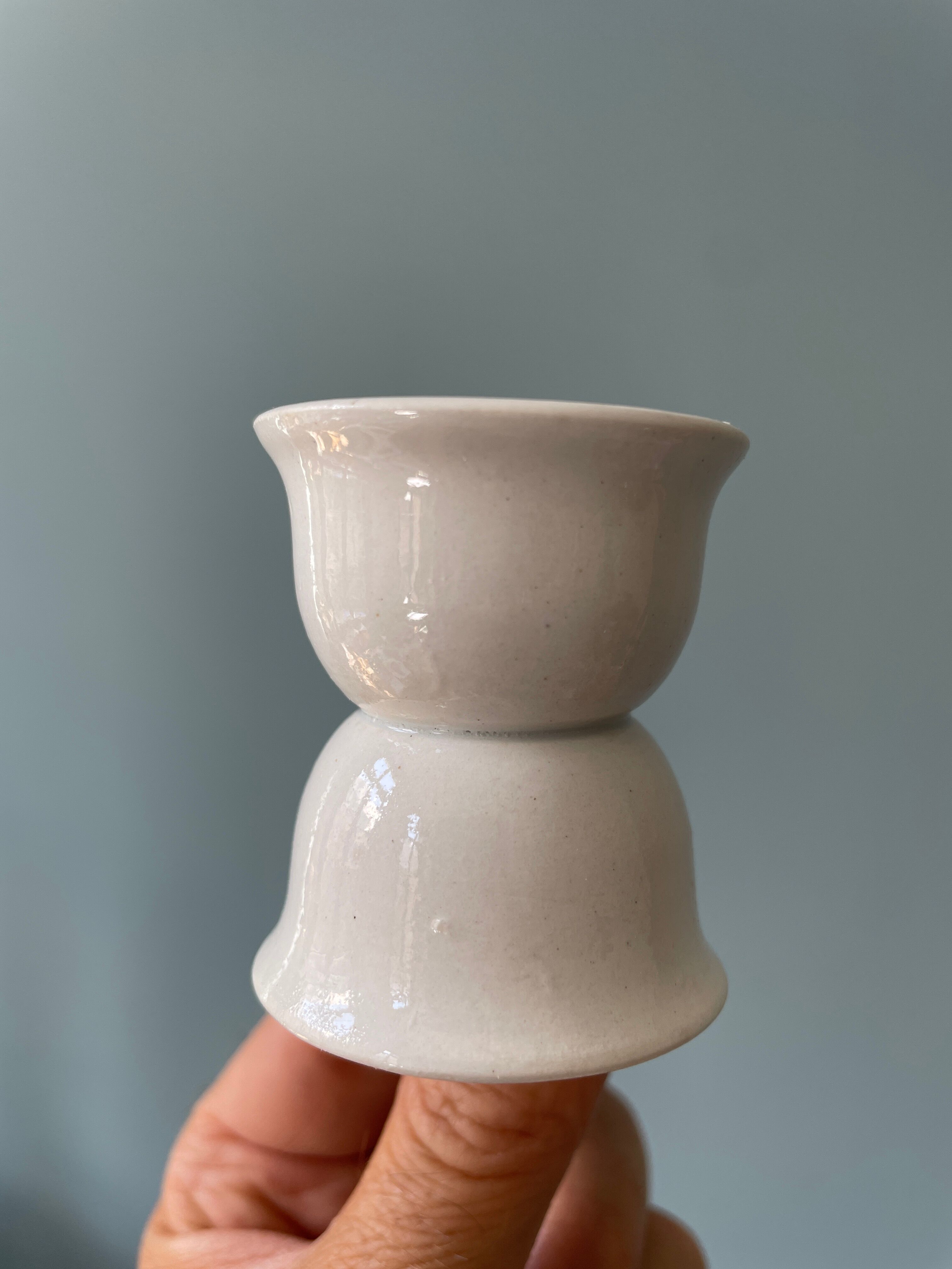 Lot de 16 coquetiers diabolo en porcelaine blanche