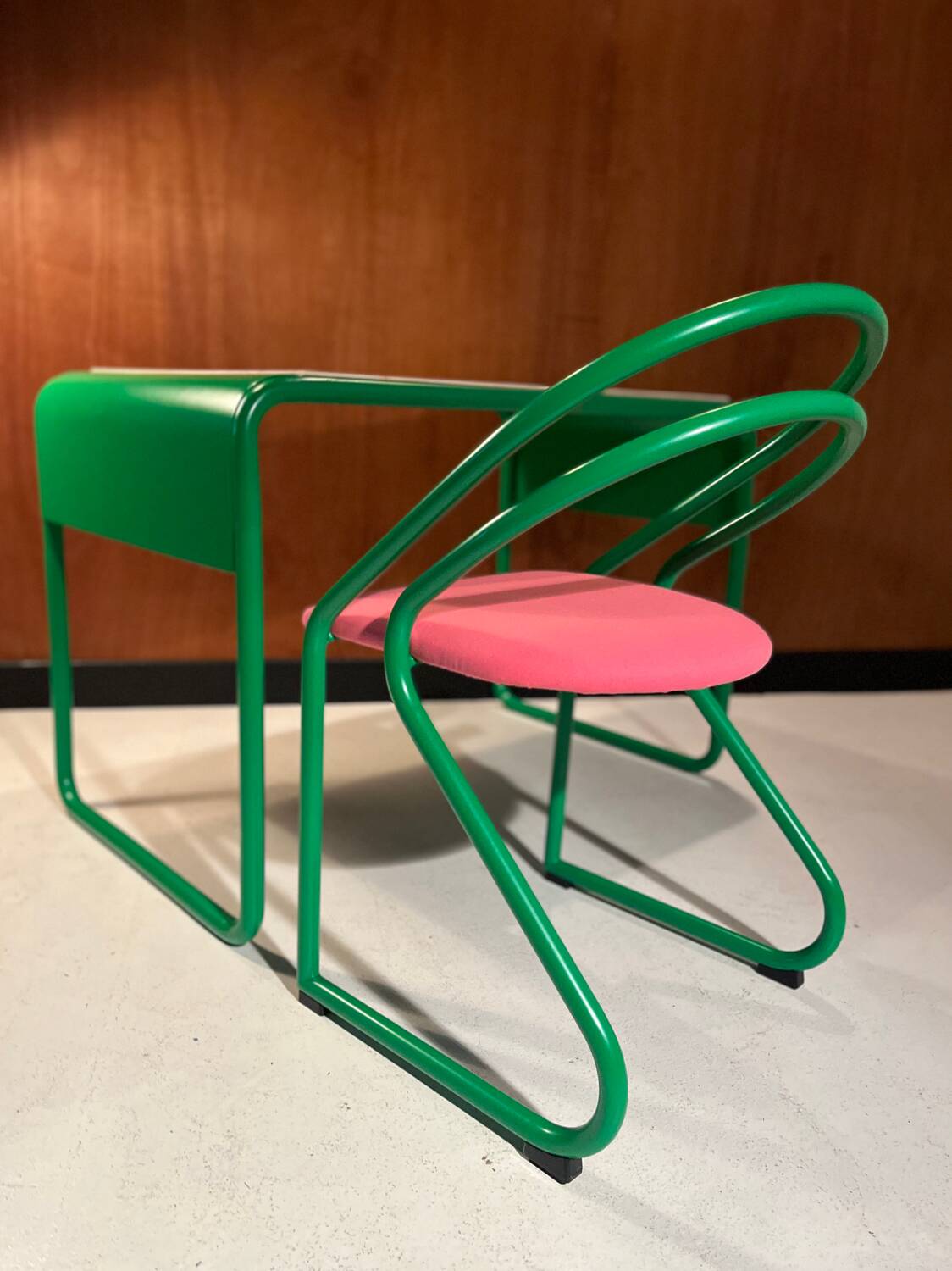 Bureau et sa chaise vintage vers 1980