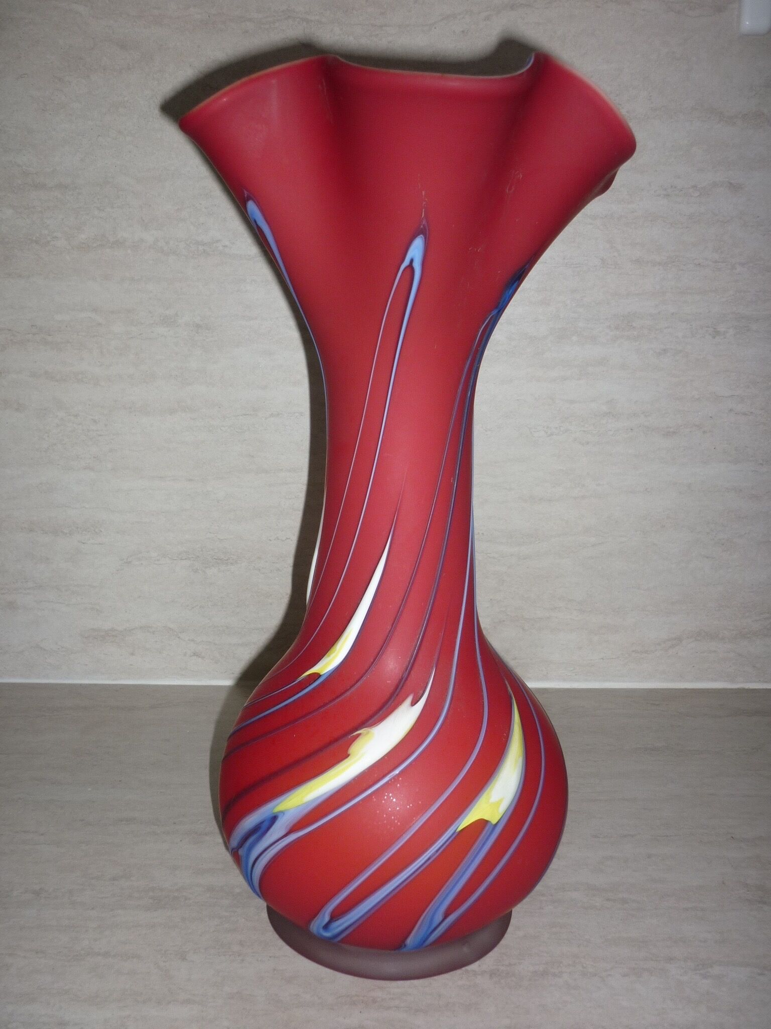 Vase rouge en verre double épaisseur opaque 44 cm