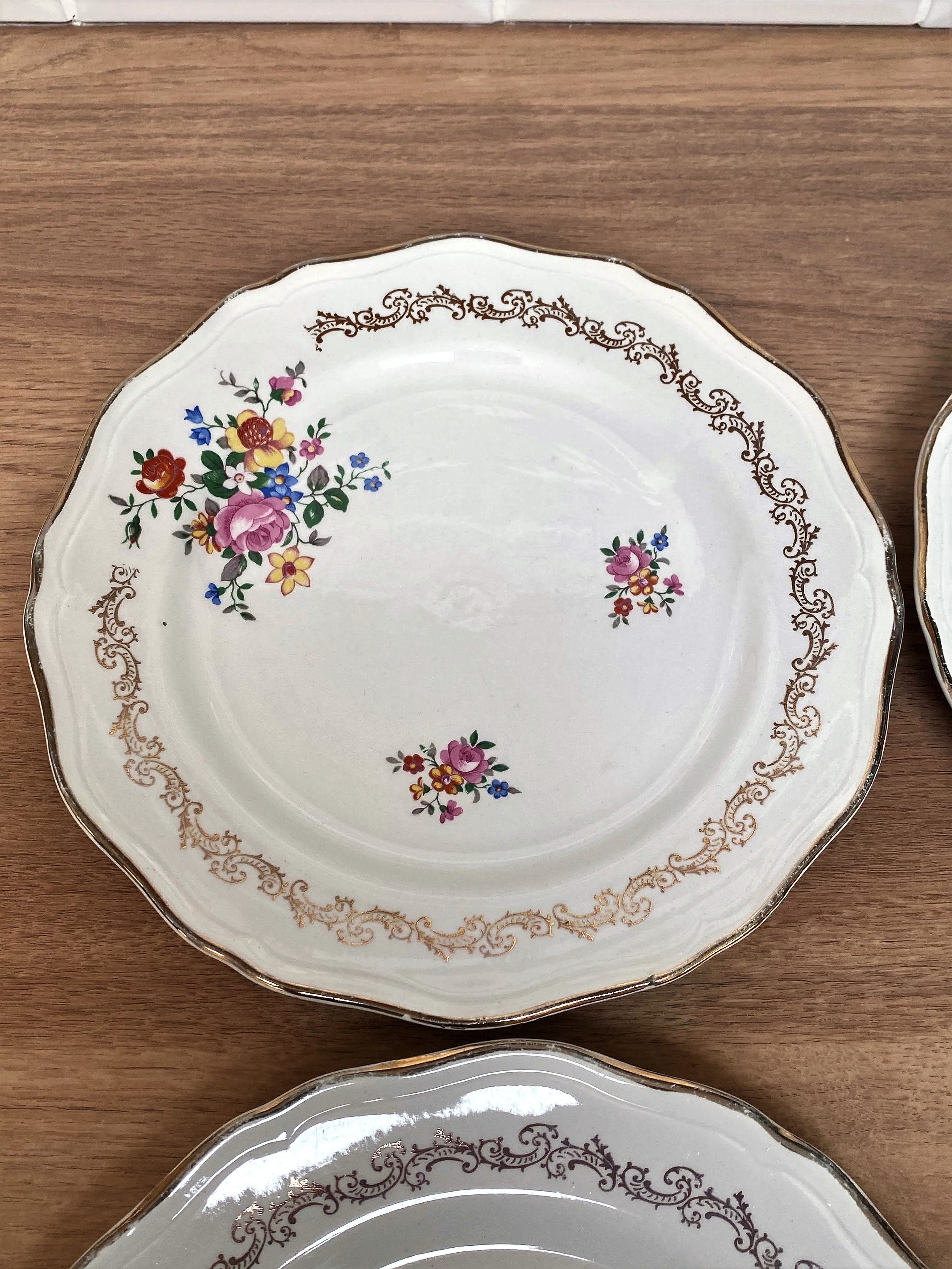 Set of 6 Flat Plates the Almond