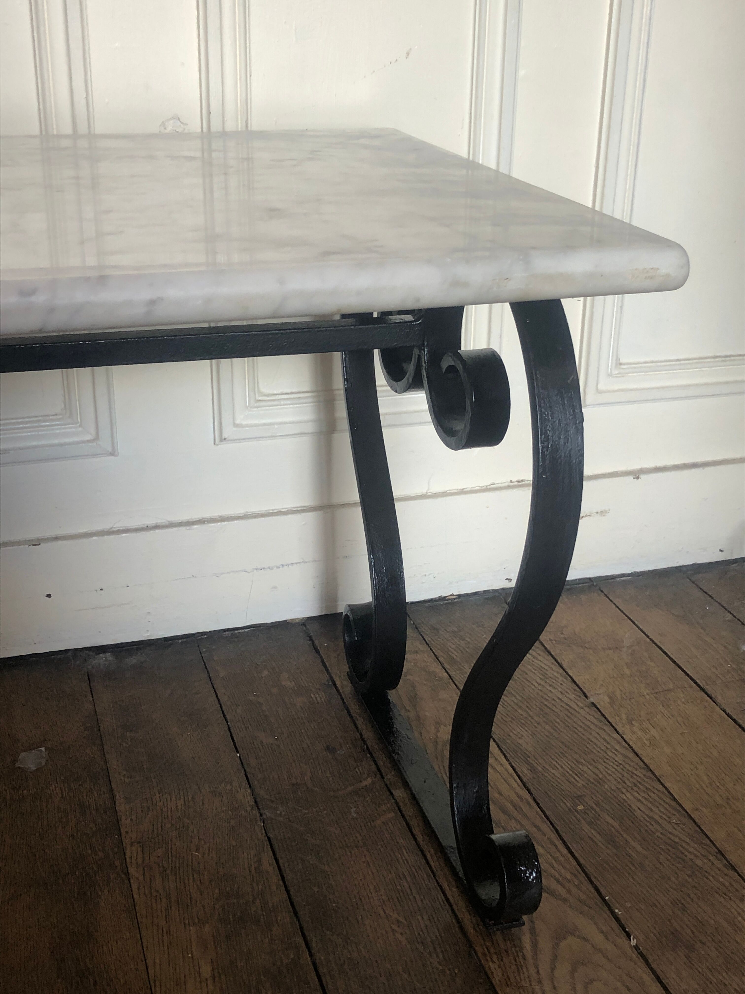 Table low white marble
