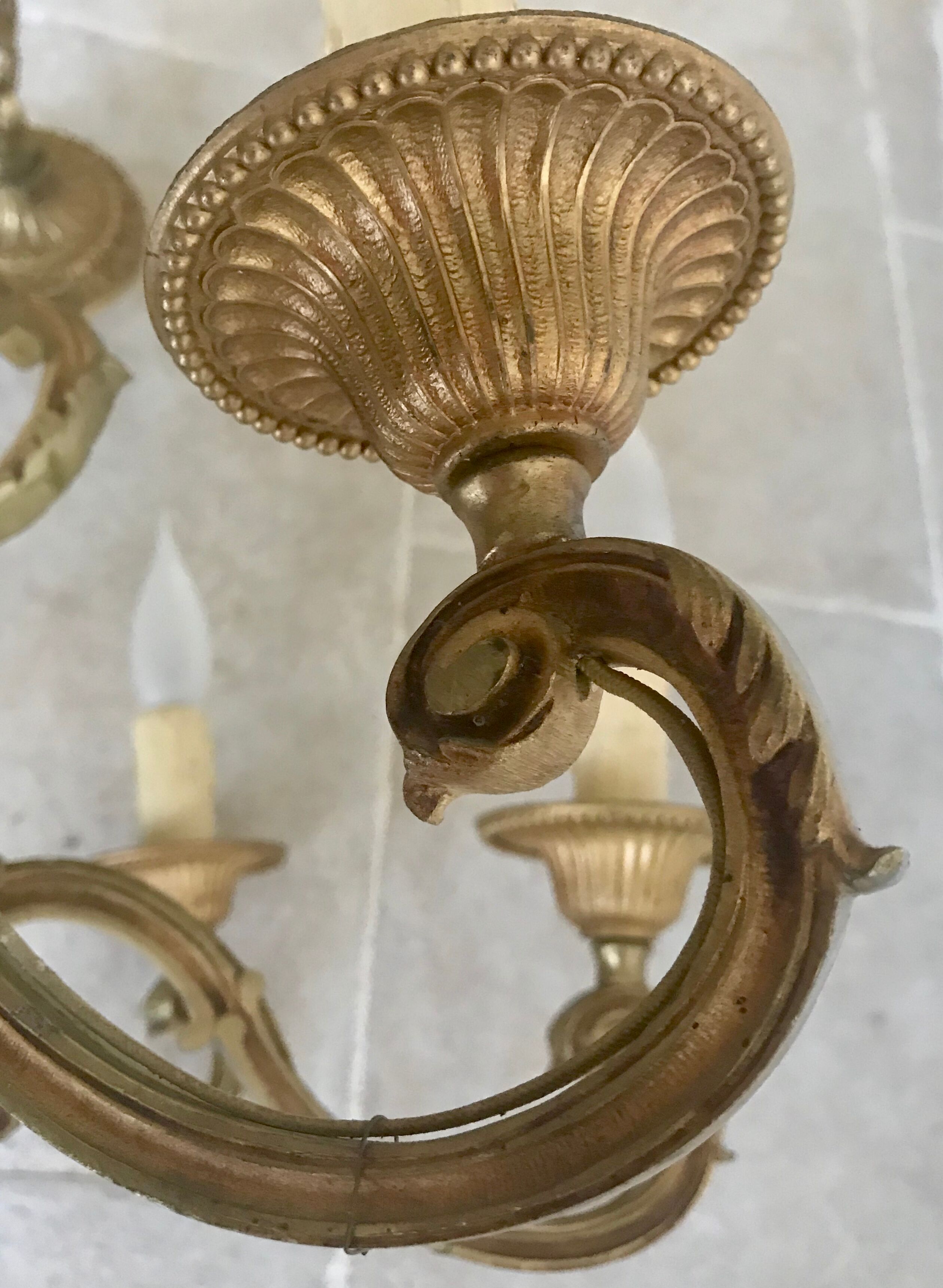 Lustre en bronze doré style Louis XVI