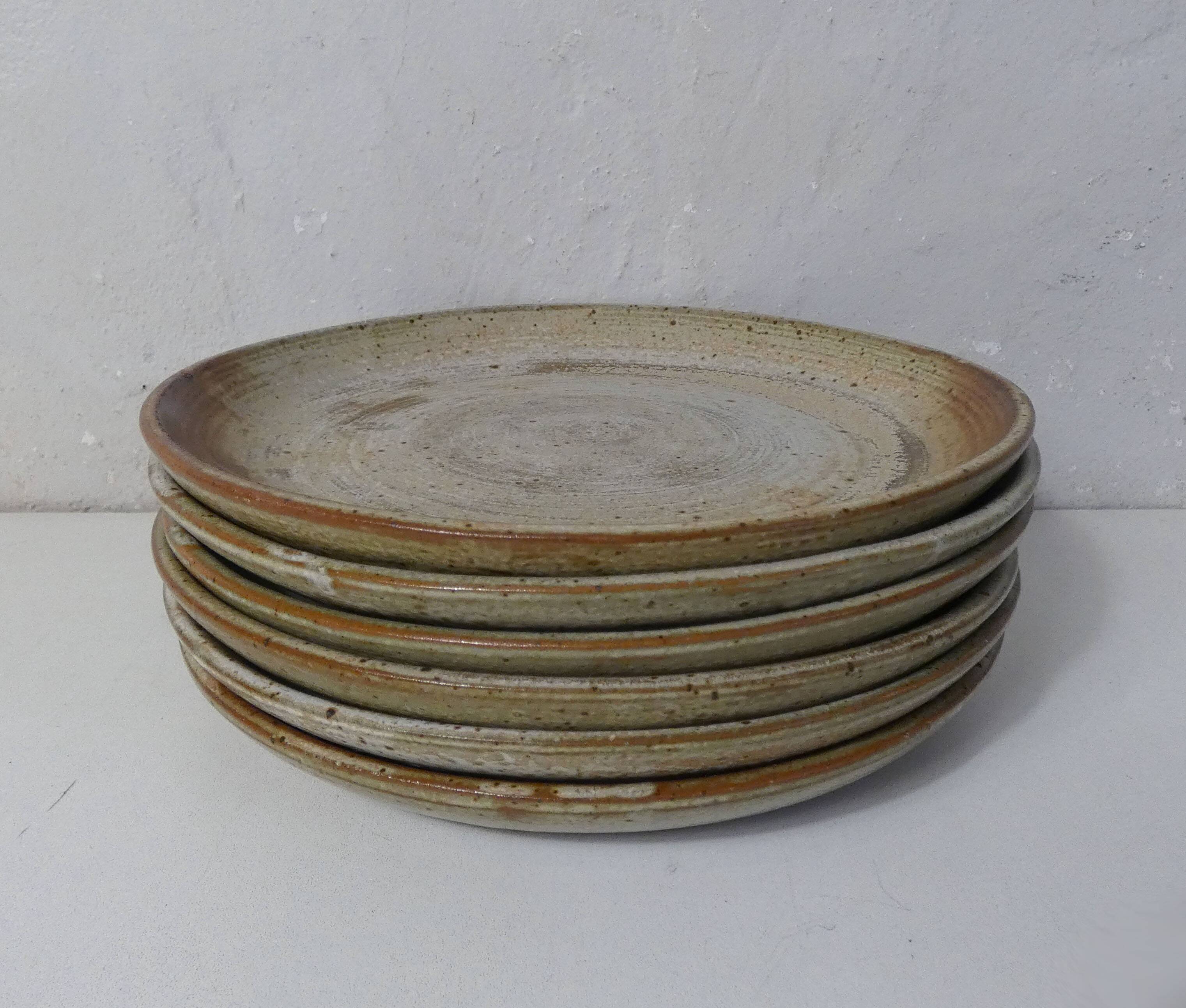 6 flat plates in Vintage stoneware