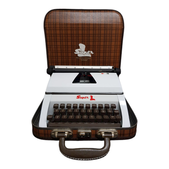Super L french junior typewriter