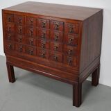 Armoire d'apothicaire/classeur antique en chêne hollandais, années 1920
