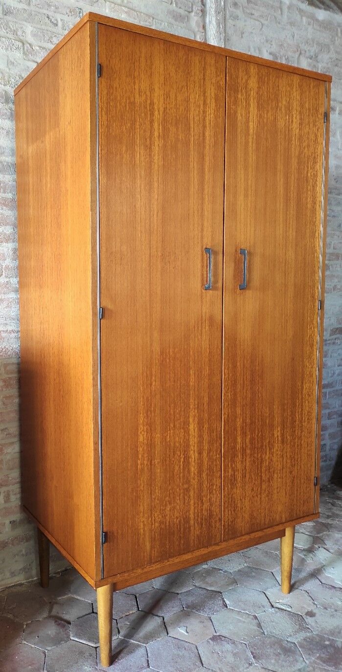 Armoire vintage