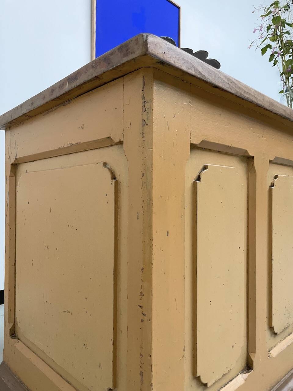 Yellow patina commercial counter from the 50s