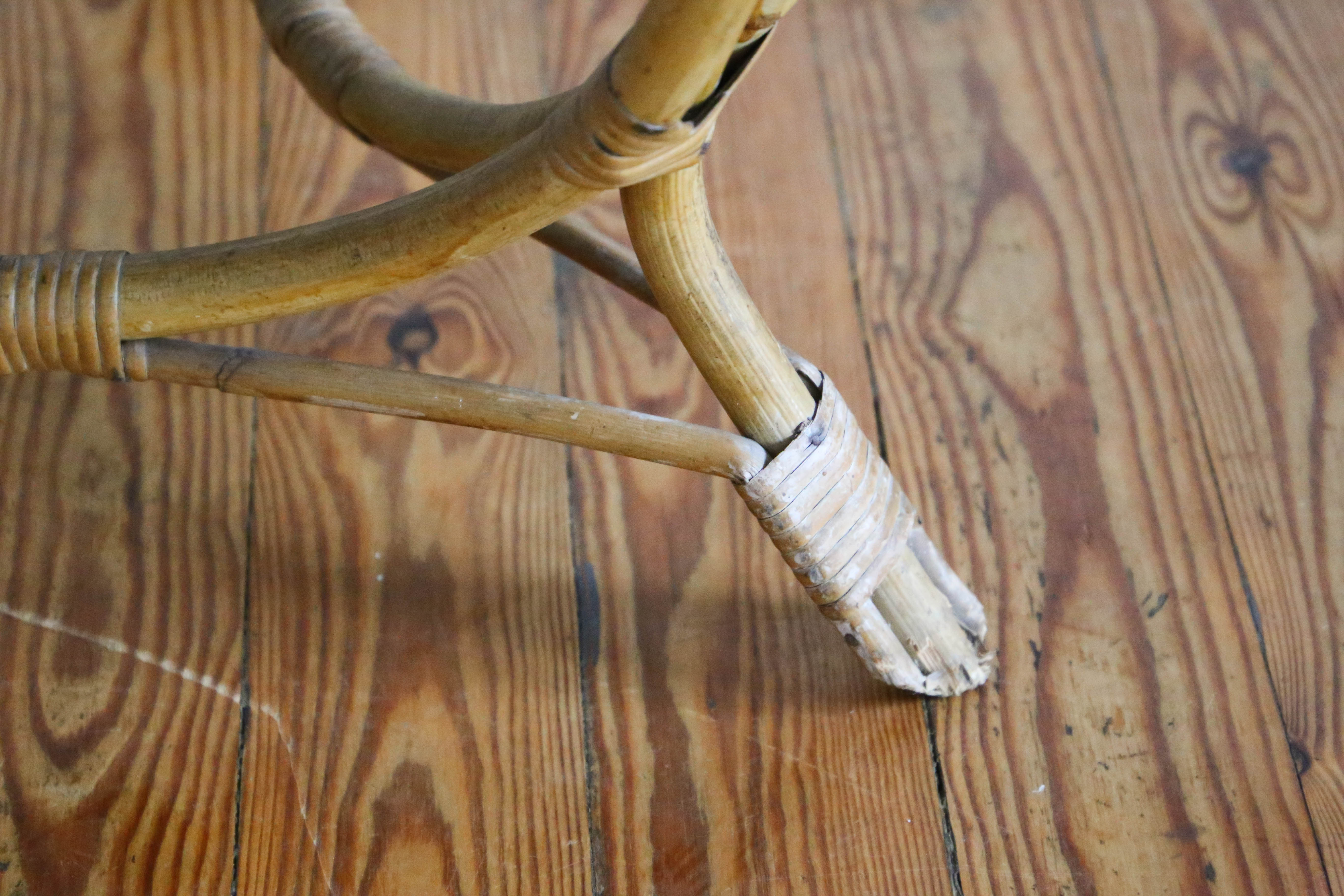 Nice rattan coffee table, vintage