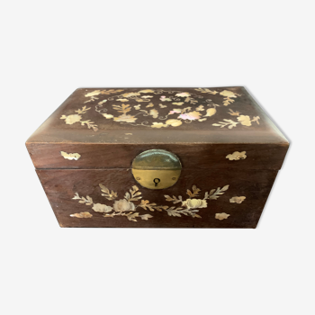 Indochinese wooden box and lacquer inlay, late nineteenth century